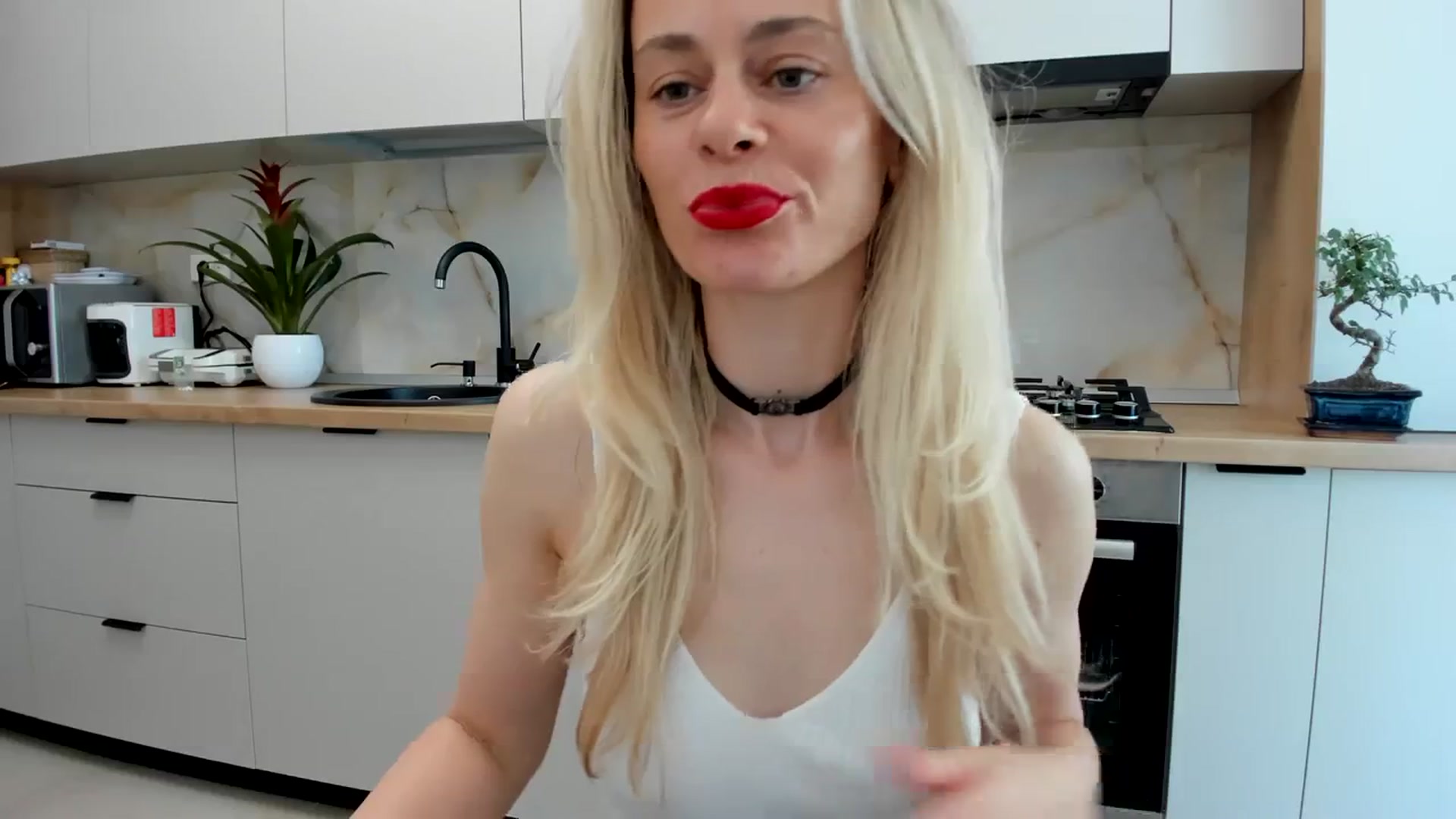 Gallery image thumbnail from DebbyPaige's myfreecams stream on, 04/08/2024, 11:33 image 14 of 20