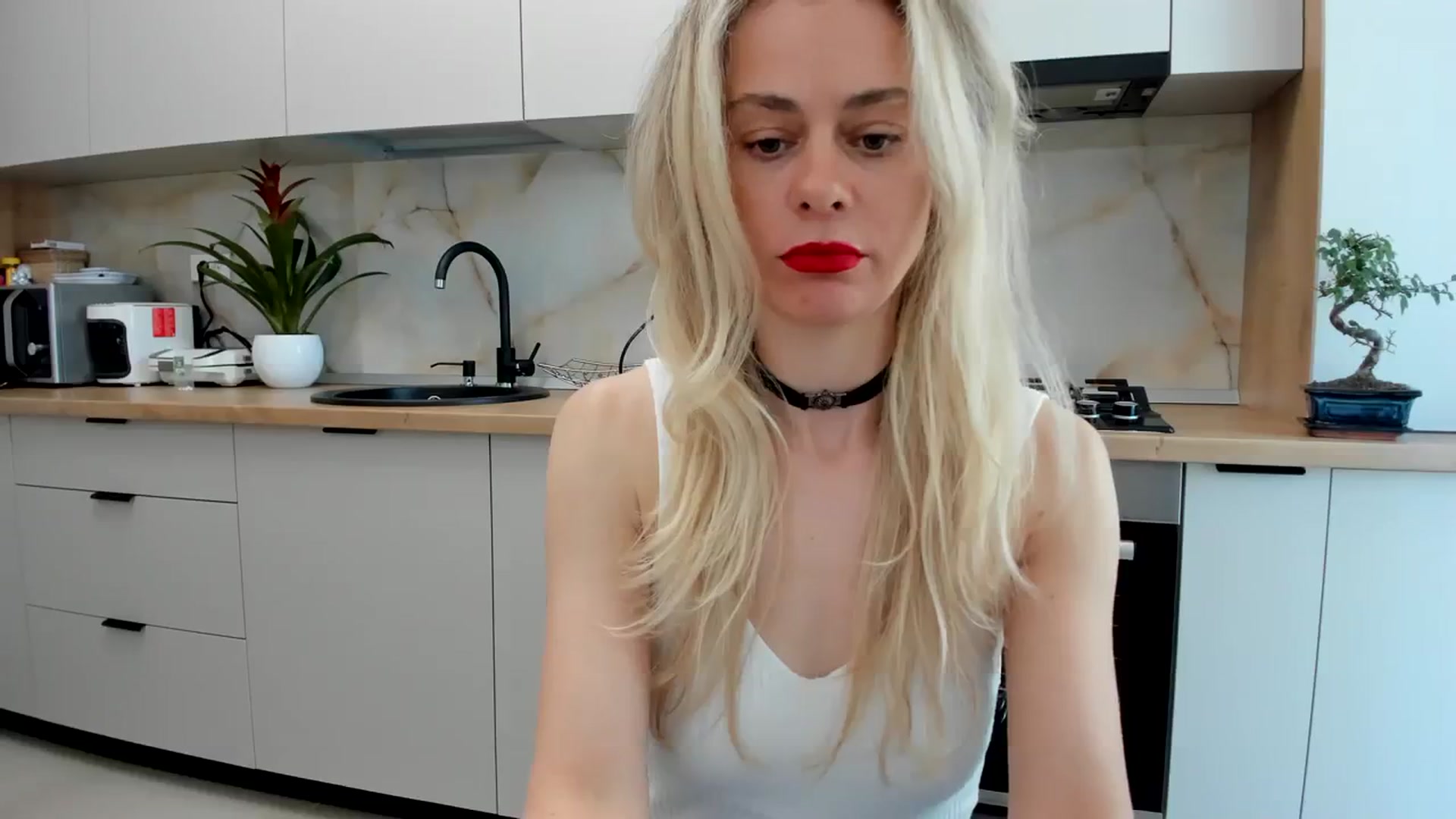 Gallery image thumbnail from DebbyPaige's myfreecams stream on, 04/08/2024, 11:33 image 7 of 20