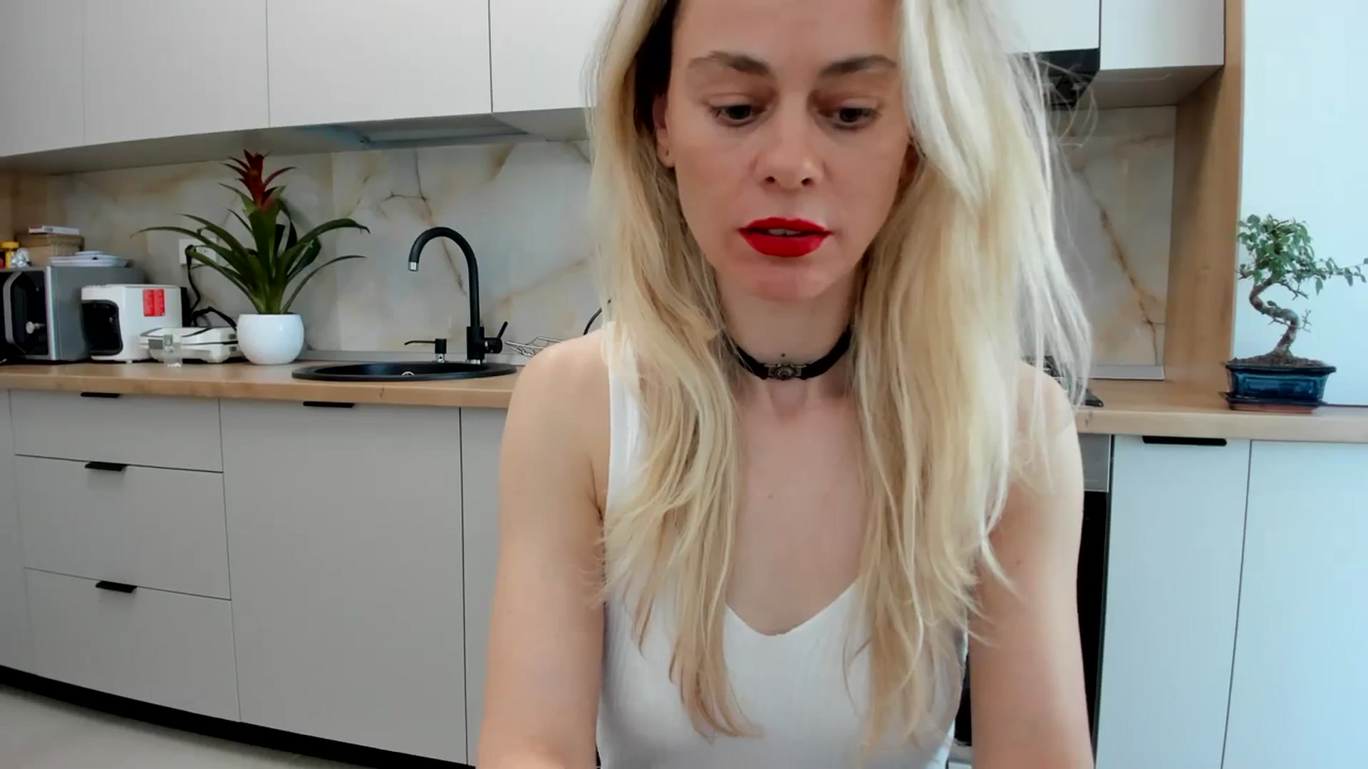 Gallery image thumbnail from DebbyPaige's myfreecams stream on, 04/08/2024, 11:33 image 8 of 20