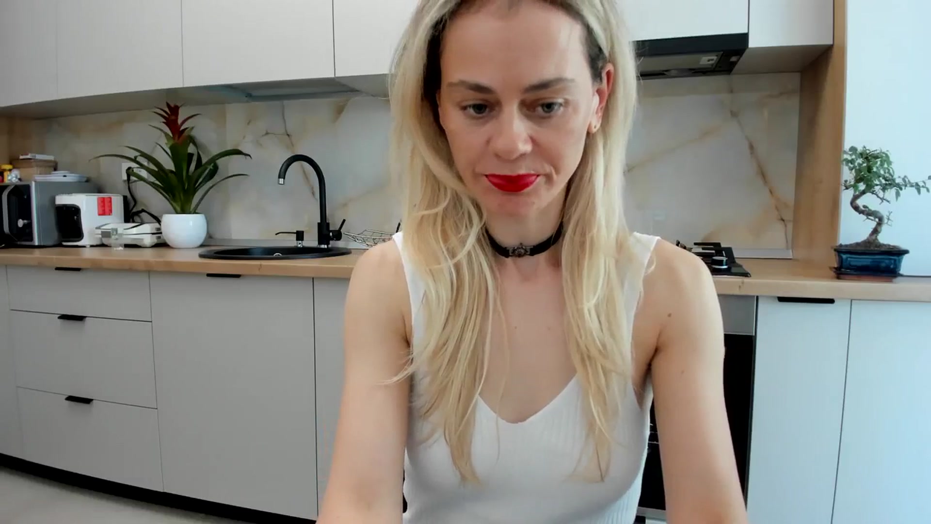 Gallery image thumbnail from DebbyPaige's myfreecams stream on, 04/08/2024, 11:33 image 17 of 20