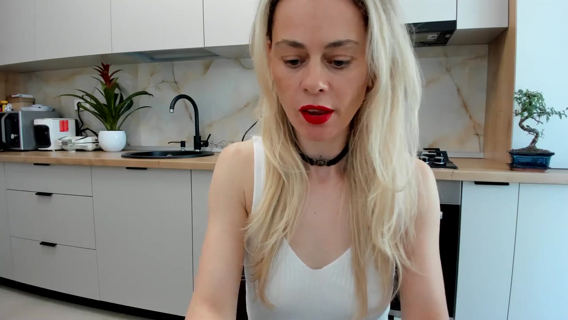 Gallery image thumbnail from DebbyPaige's myfreecams stream on, 04/08/2024, 11:33 image 3 of 20