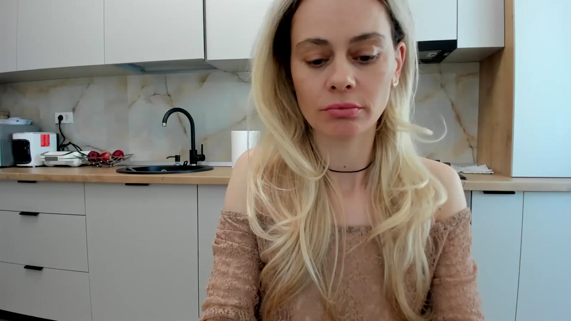 Gallery image thumbnail from DebbyPaige's myfreecams stream on, 04/10/2024, 13:15 image 1 of 20