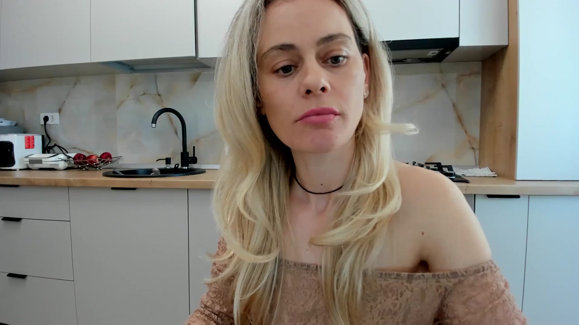 Gallery image thumbnail from DebbyPaige's myfreecams stream on, 04/10/2024, 13:15 image 3 of 20