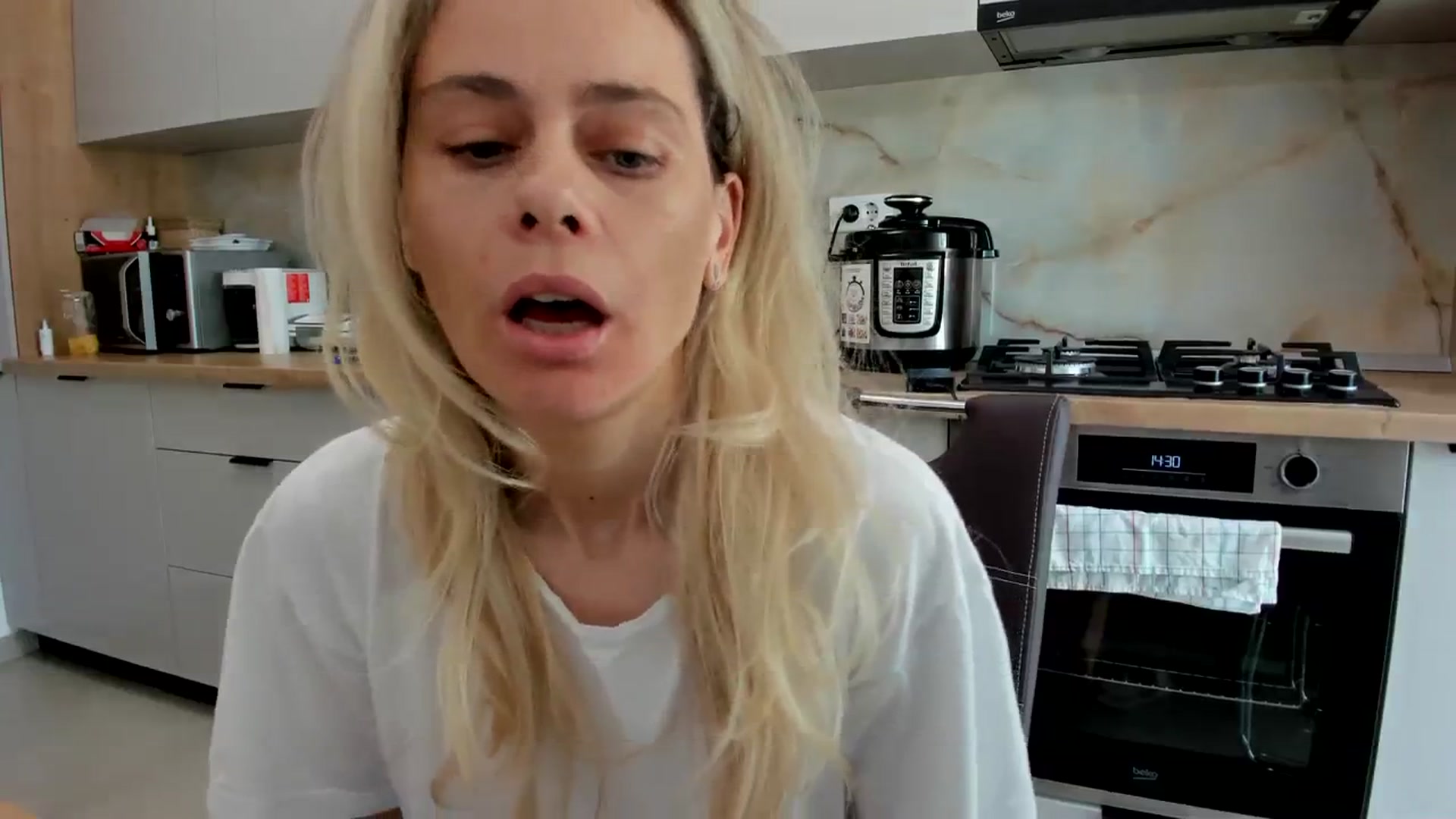 Gallery image thumbnail from DebbyPaige's myfreecams stream on, 04/11/2024, 11:52 image 17 of 20