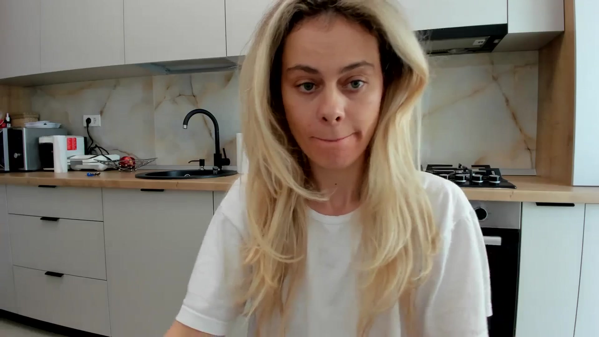 Gallery image thumbnail from DebbyPaige's myfreecams stream on, 04/11/2024, 11:52 image 18 of 20