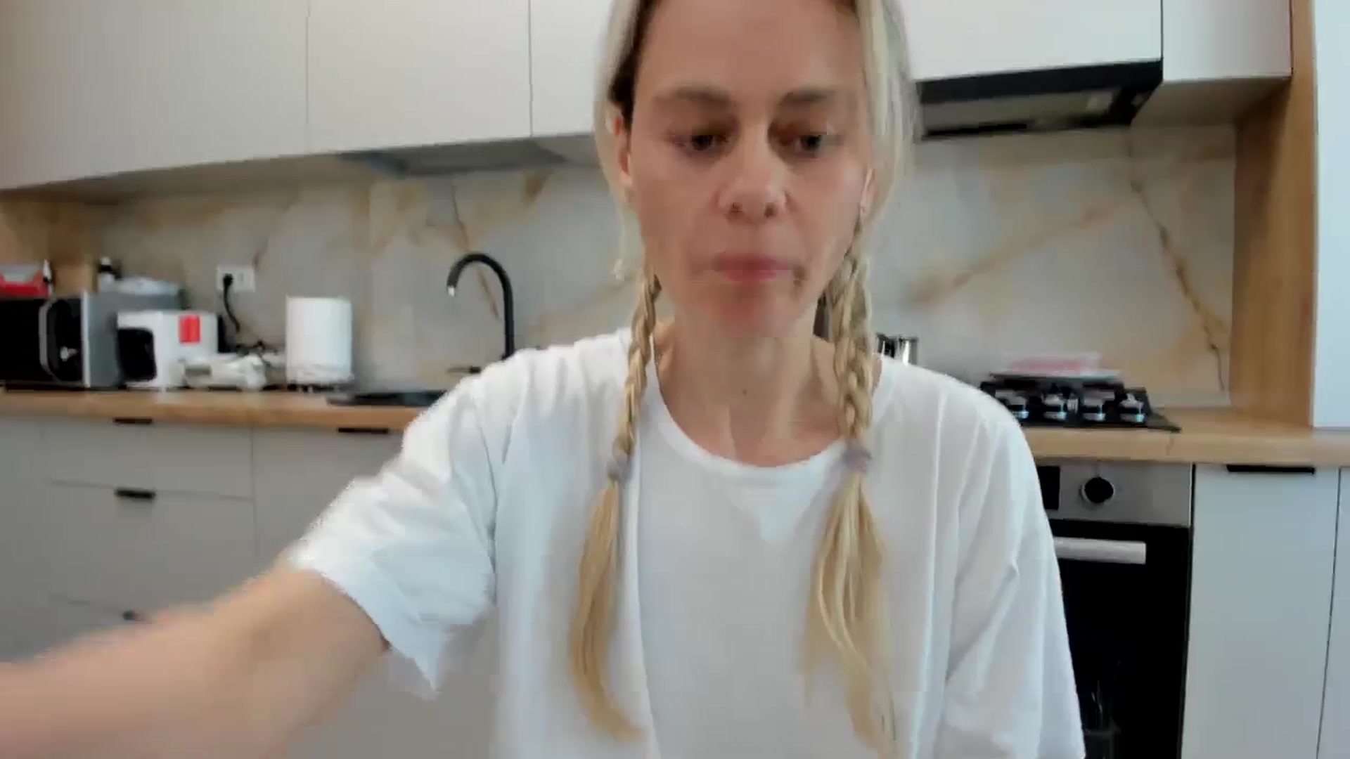 Gallery image thumbnail from DebbyPaige's myfreecams stream on, 04/15/2024, 13:23 image 8 of 20