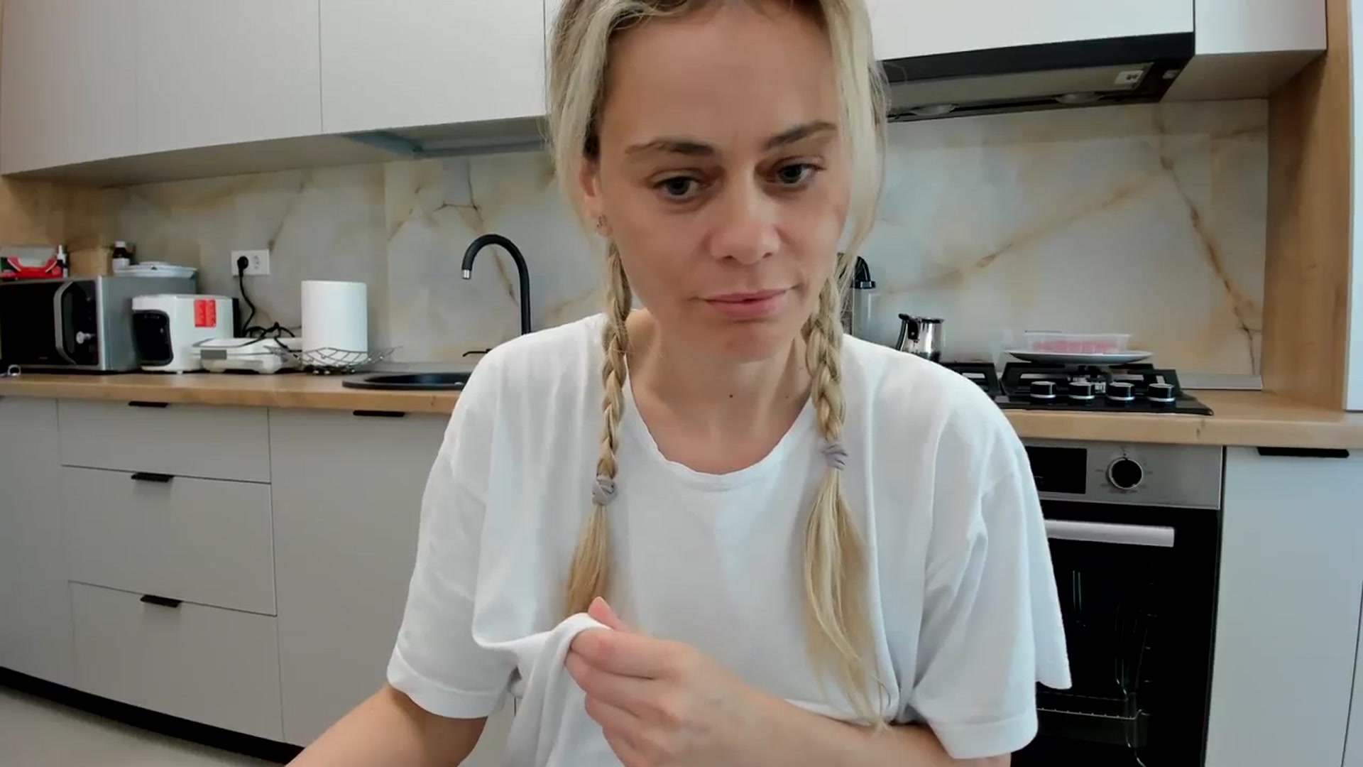 Gallery image thumbnail from DebbyPaige's myfreecams stream on, 04/15/2024, 13:23 image 5 of 20
