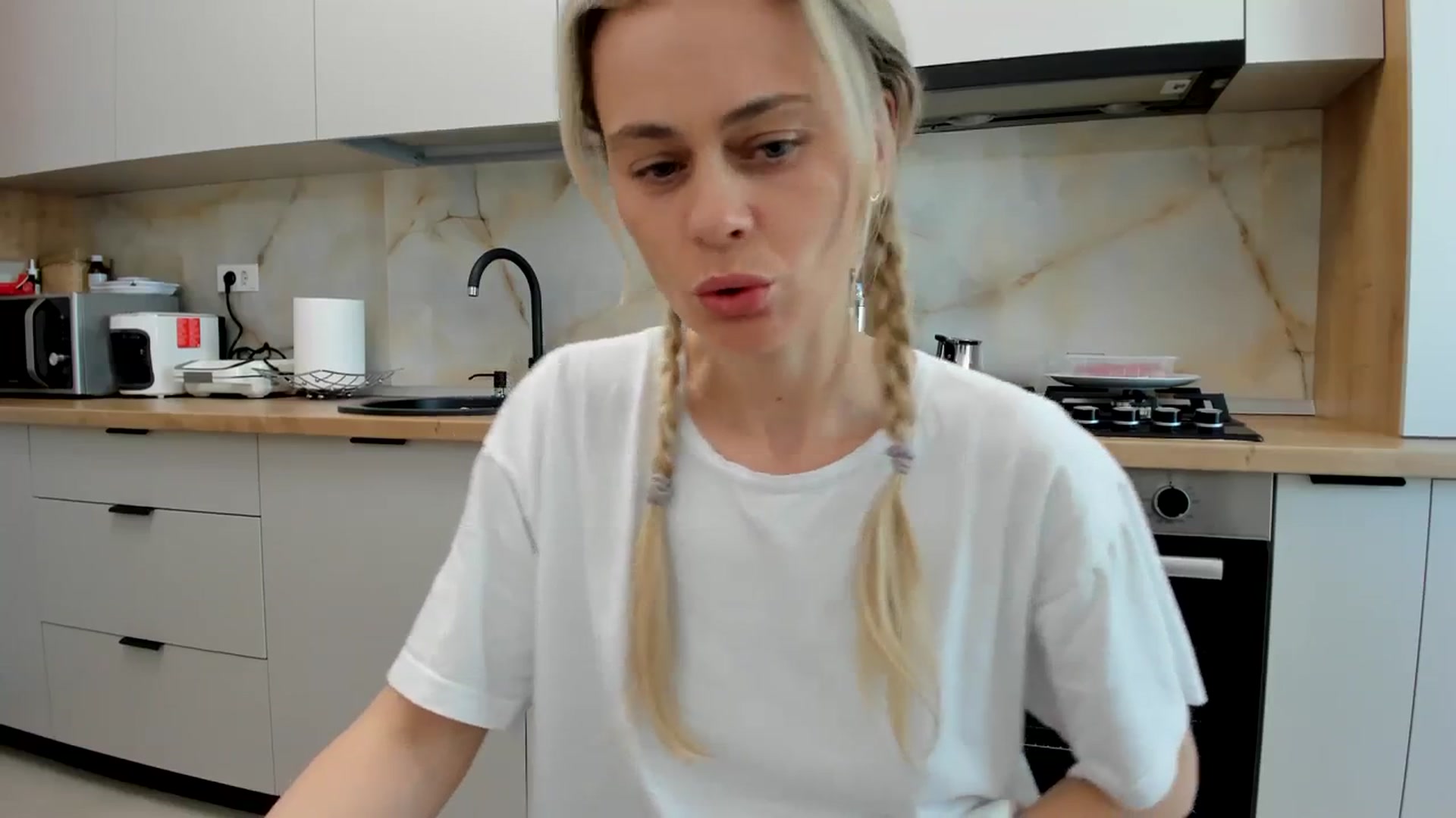 Gallery image thumbnail from DebbyPaige's myfreecams stream on, 04/15/2024, 13:23 image 7 of 20