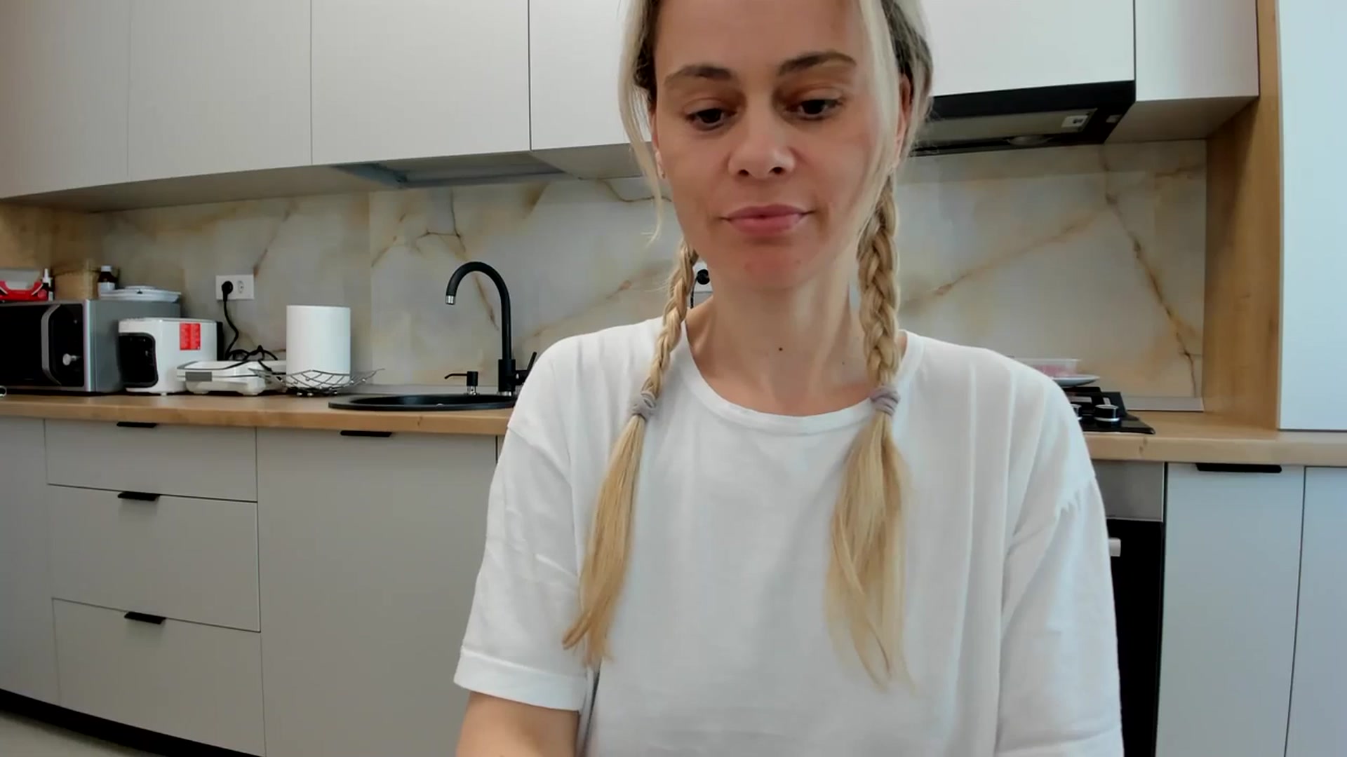 Gallery image thumbnail from DebbyPaige's myfreecams stream on, 04/15/2024, 13:23 image 16 of 20