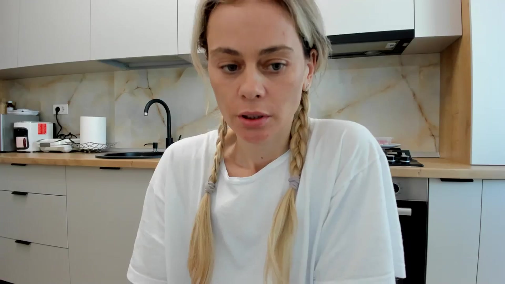 Gallery image thumbnail from DebbyPaige's myfreecams stream on, 04/15/2024, 14:28 image 5 of 20