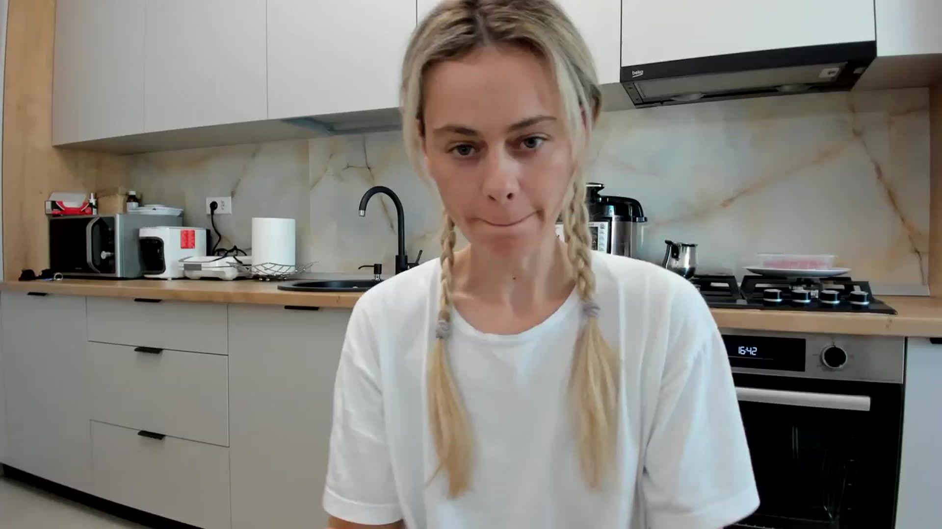 Gallery image thumbnail from DebbyPaige's myfreecams stream on, 04/15/2024, 14:28 image 7 of 20