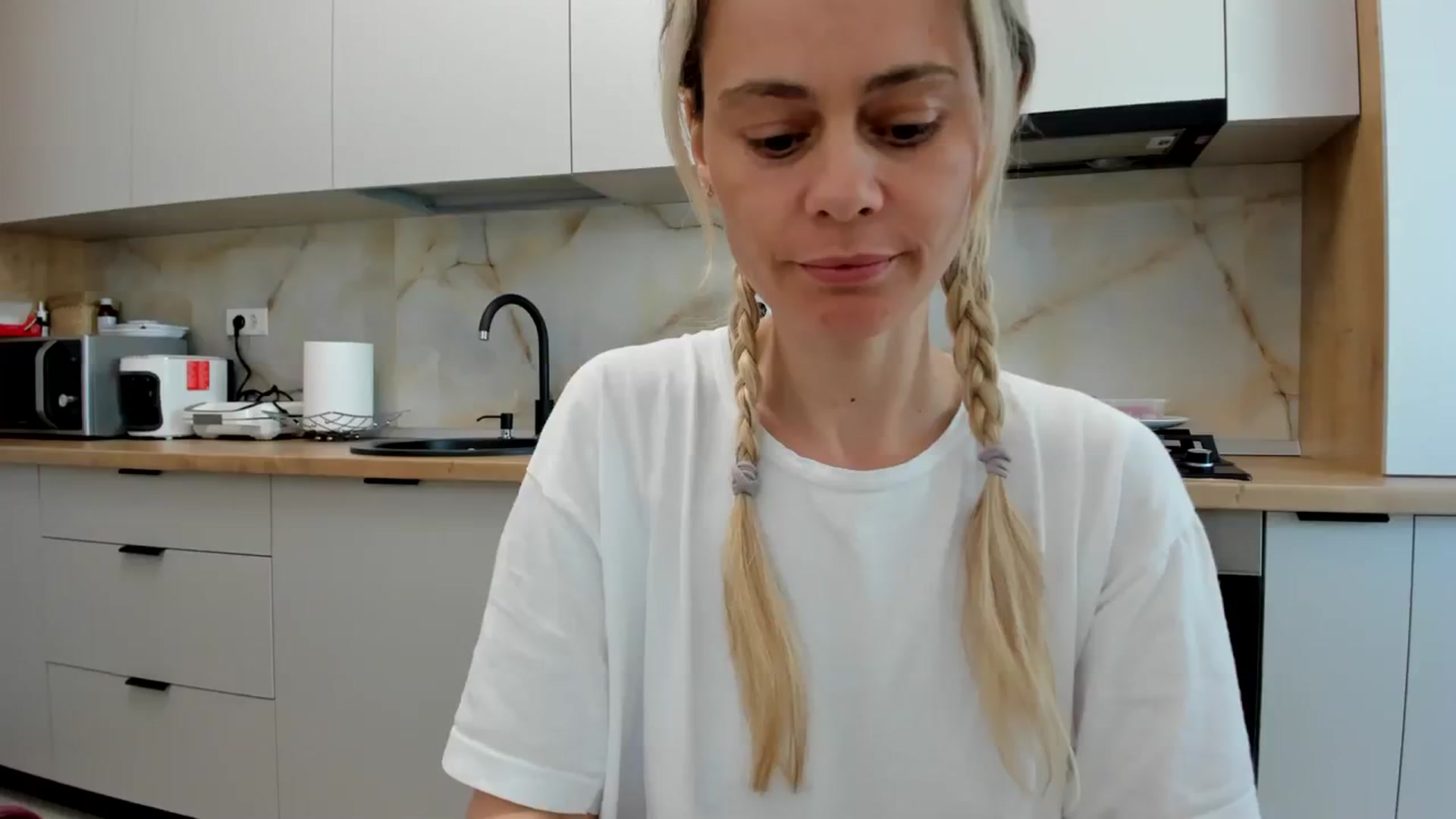 Gallery image thumbnail from DebbyPaige's myfreecams stream on, 04/15/2024, 14:28 image 9 of 20