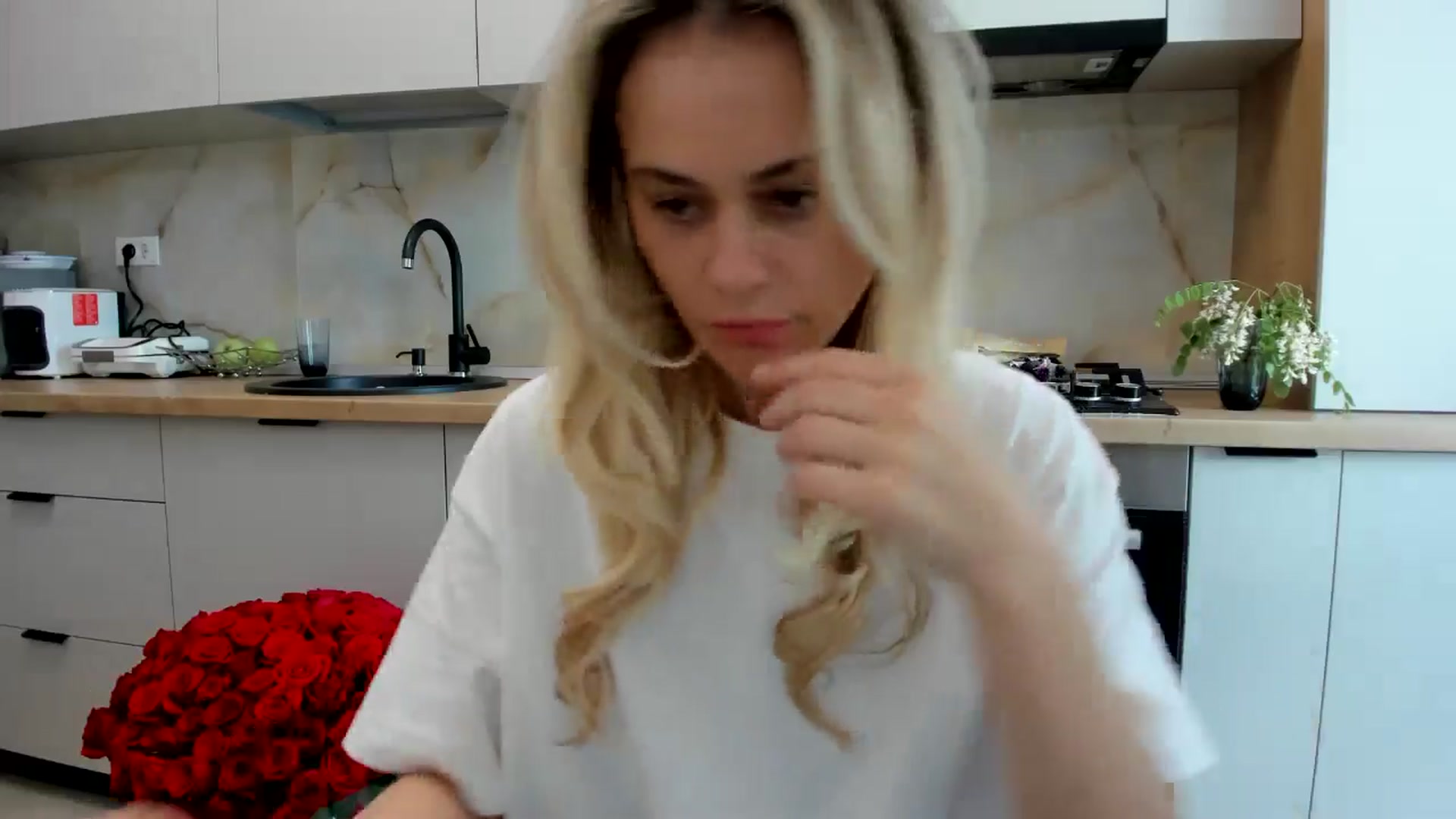Gallery image thumbnail from DebbyPaige's myfreecams stream on, 04/19/2024, 12:57 image 12 of 20