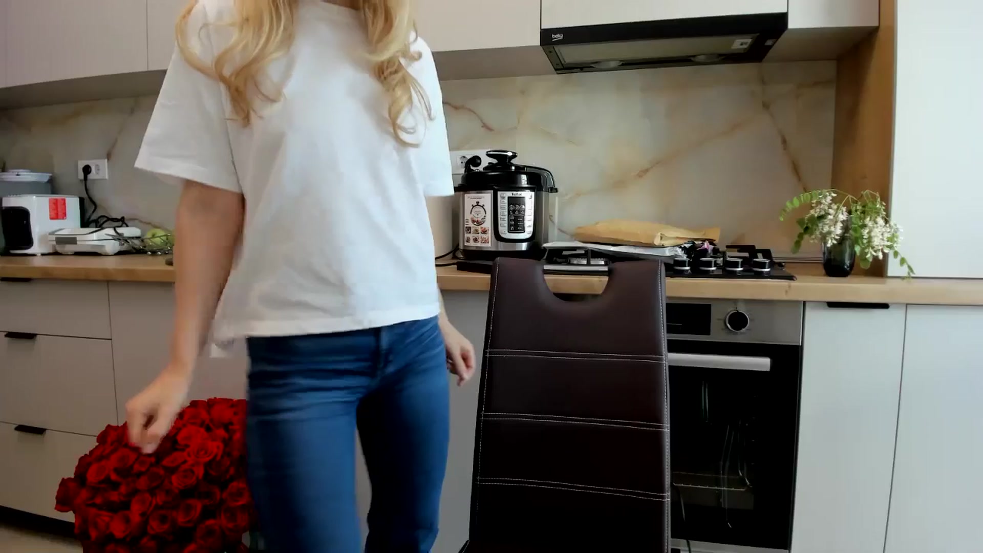 Gallery image thumbnail from DebbyPaige's myfreecams stream on, 04/19/2024, 12:57 image 11 of 20