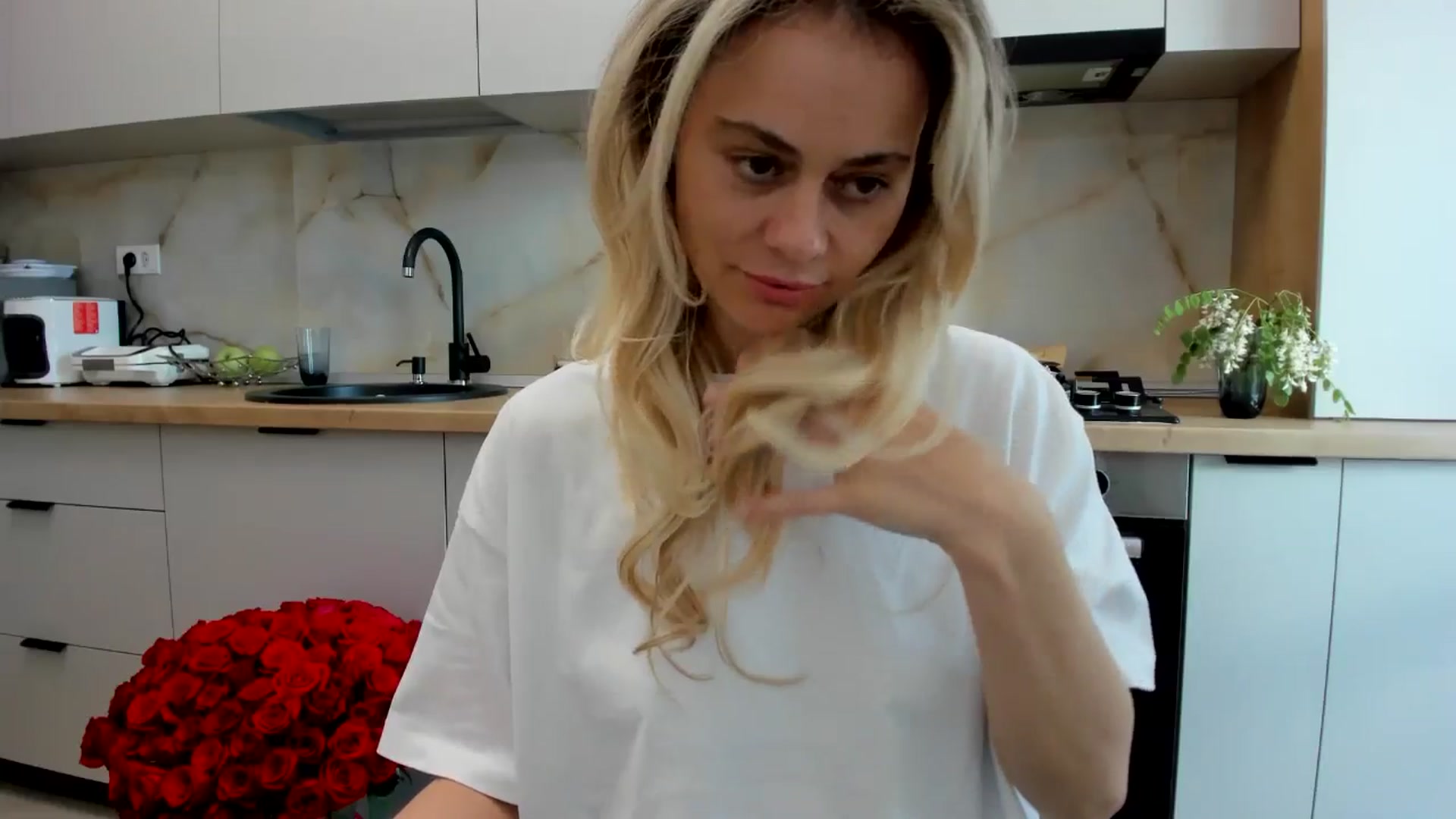 Gallery image thumbnail from DebbyPaige's myfreecams stream on, 04/19/2024, 12:57 image 18 of 20