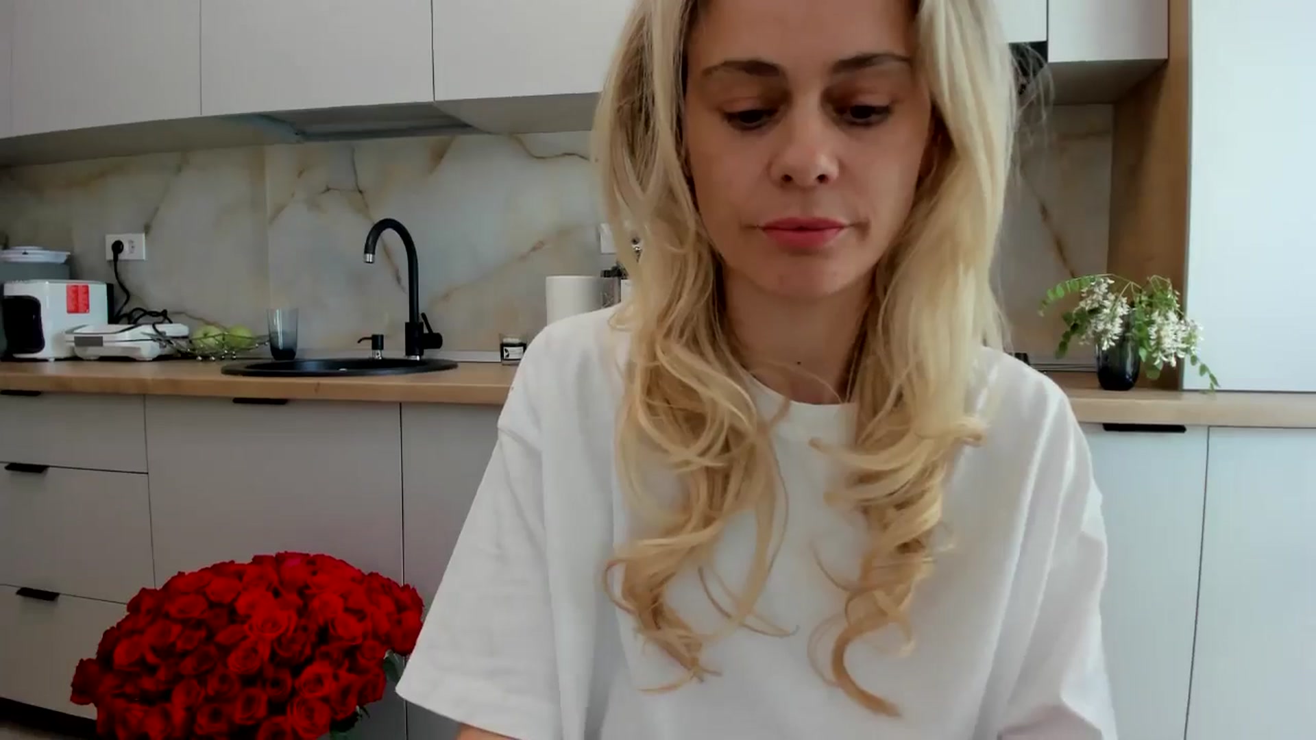 Gallery image thumbnail from DebbyPaige's myfreecams stream on, 04/19/2024, 12:57 image 8 of 20