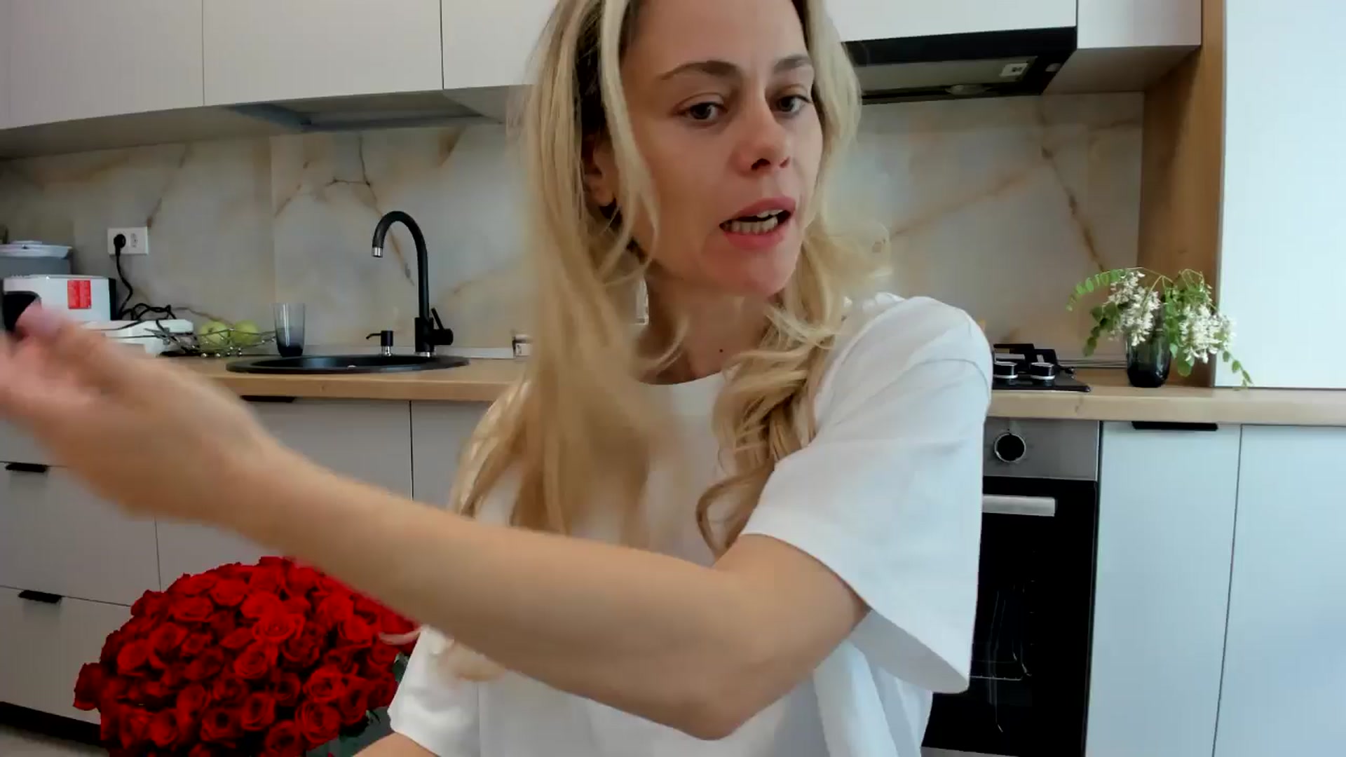 Gallery image thumbnail from DebbyPaige's myfreecams stream on, 04/19/2024, 12:57 image 15 of 20