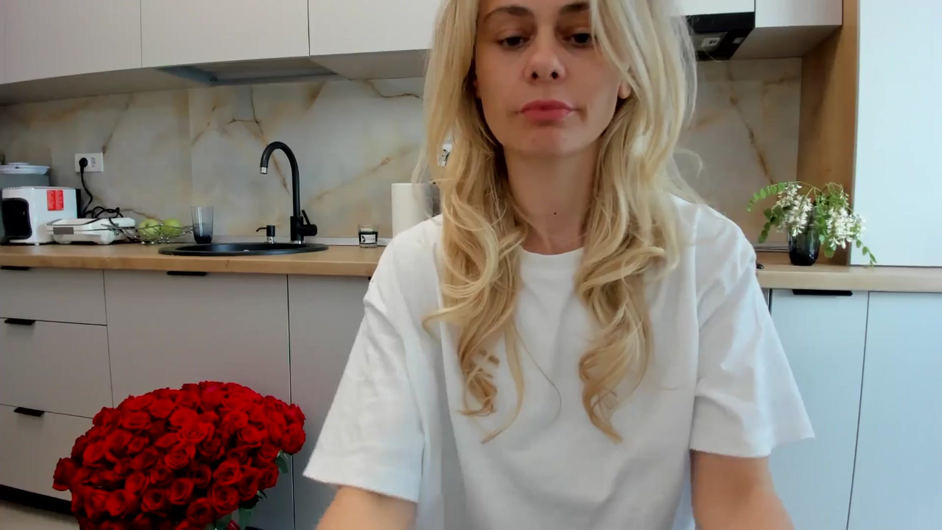 Gallery image thumbnail from DebbyPaige's myfreecams stream on, 04/19/2024, 12:57 image 13 of 20