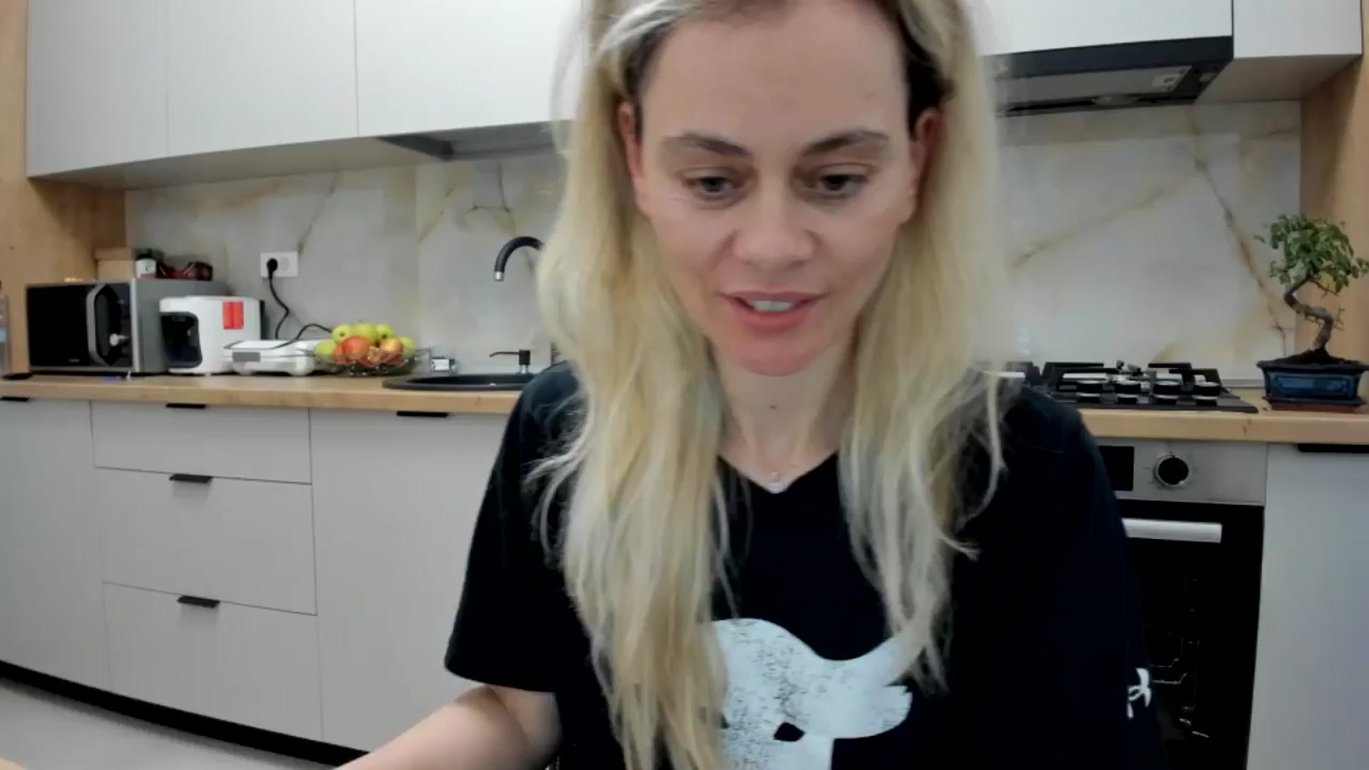 Gallery image thumbnail from DebbyPaige's myfreecams stream on, 04/21/2024, 17:15 image 2 of 20