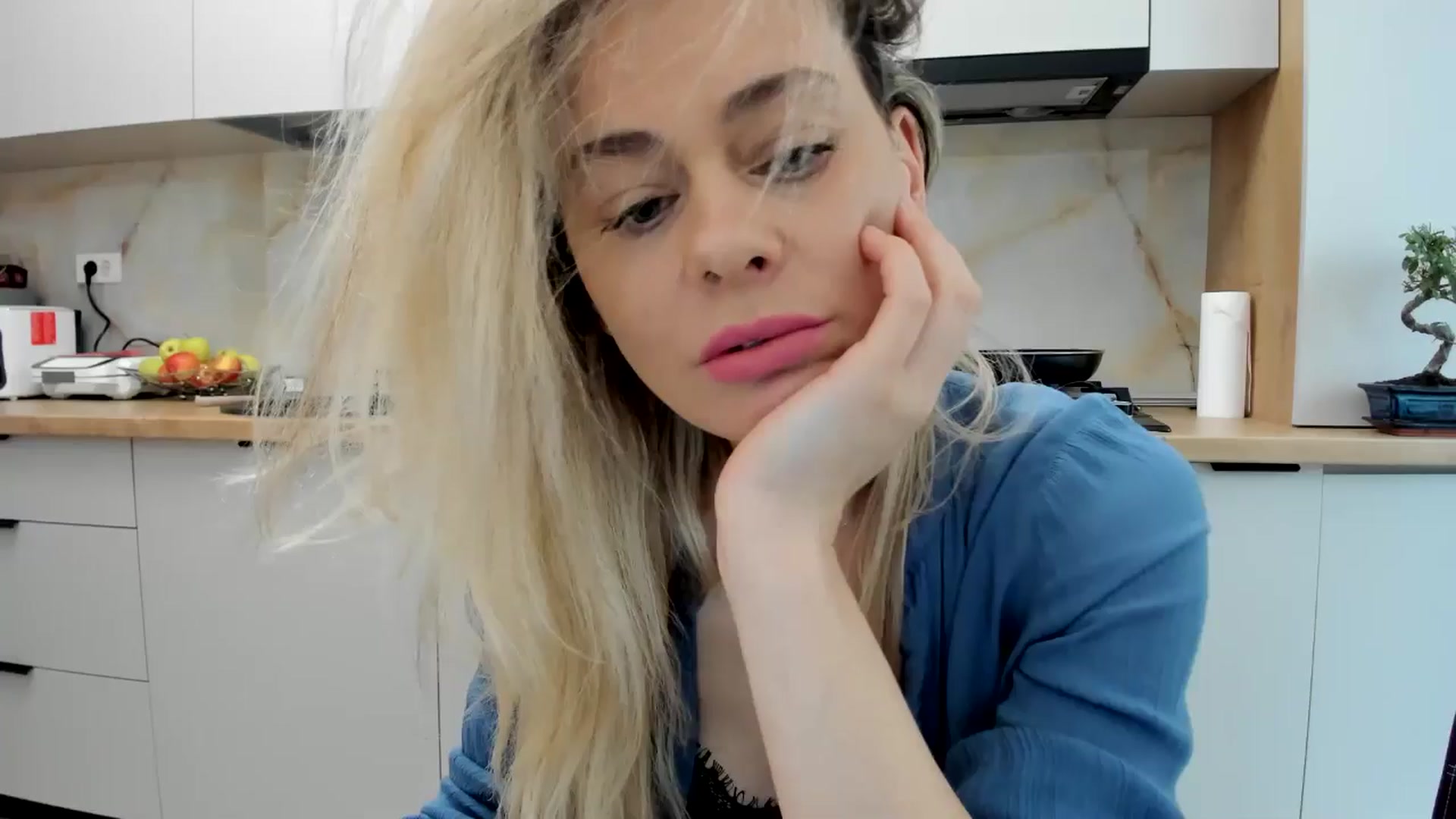 Gallery image thumbnail from DebbyPaige's myfreecams stream on, 04/22/2024, 10:35 image 10 of 20