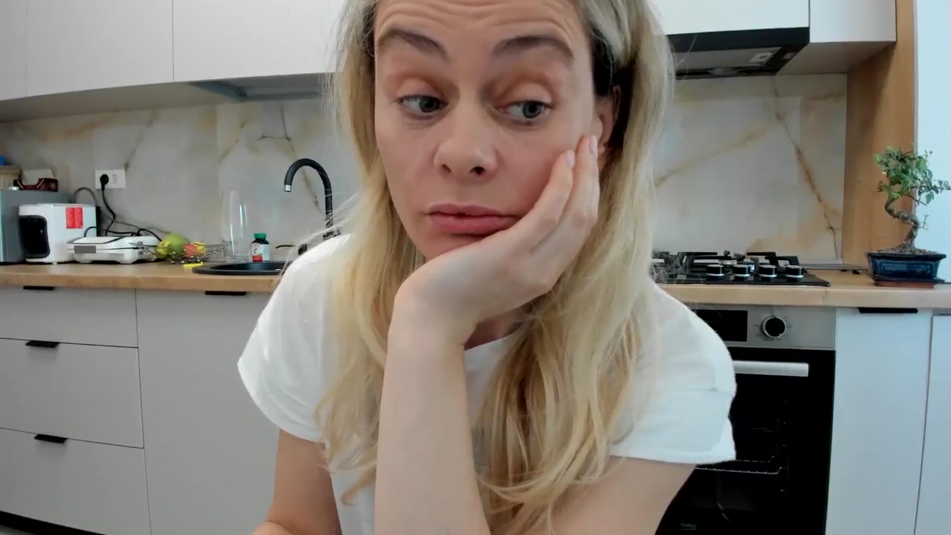Gallery image thumbnail from DebbyPaige's myfreecams stream on, 04/27/2024, 14:31 image 10 of 20