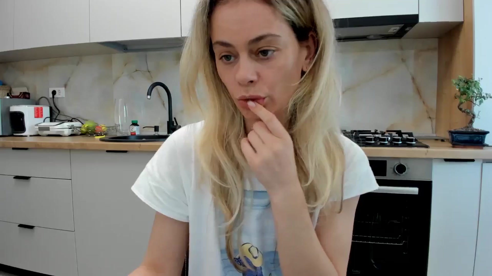 Gallery image thumbnail from DebbyPaige's myfreecams stream on, 04/27/2024, 14:31 image 18 of 20