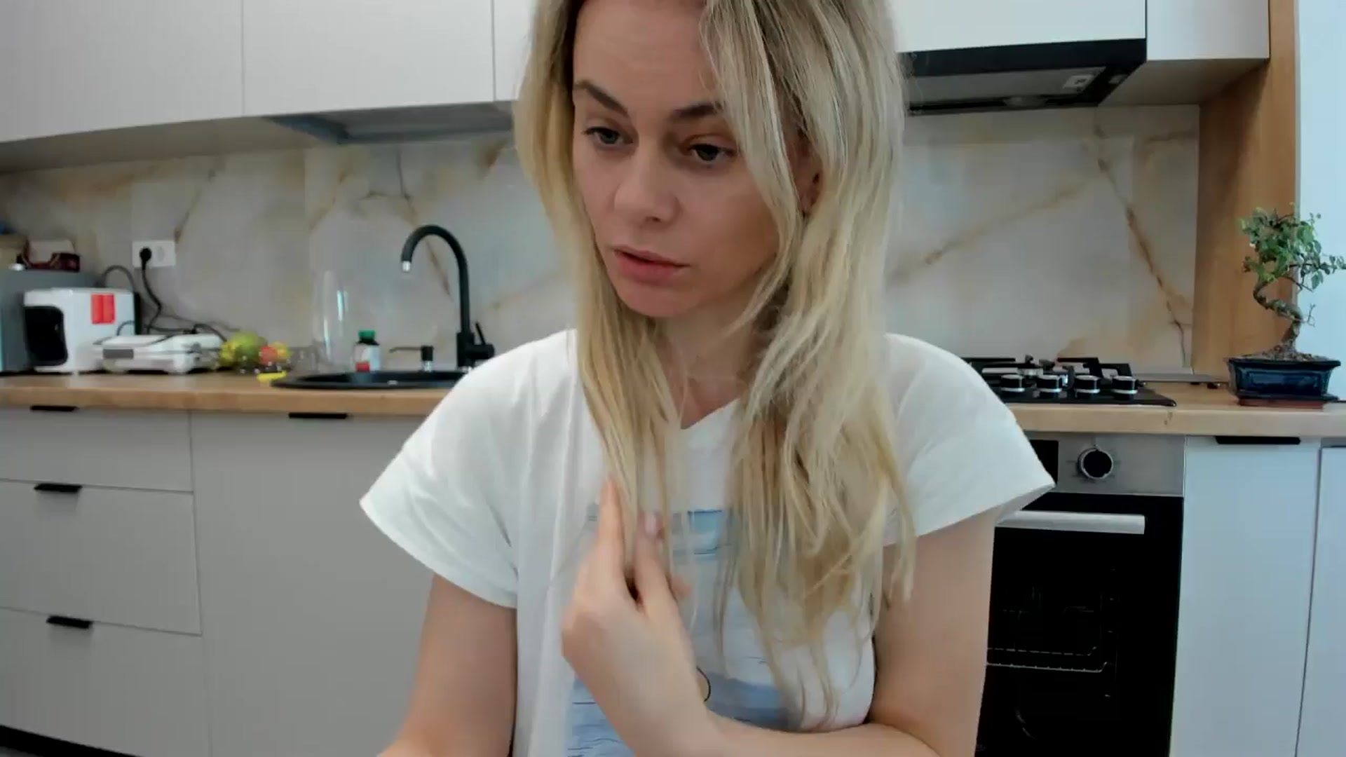 Gallery image thumbnail from DebbyPaige's myfreecams stream on, 04/27/2024, 14:31 image 11 of 20