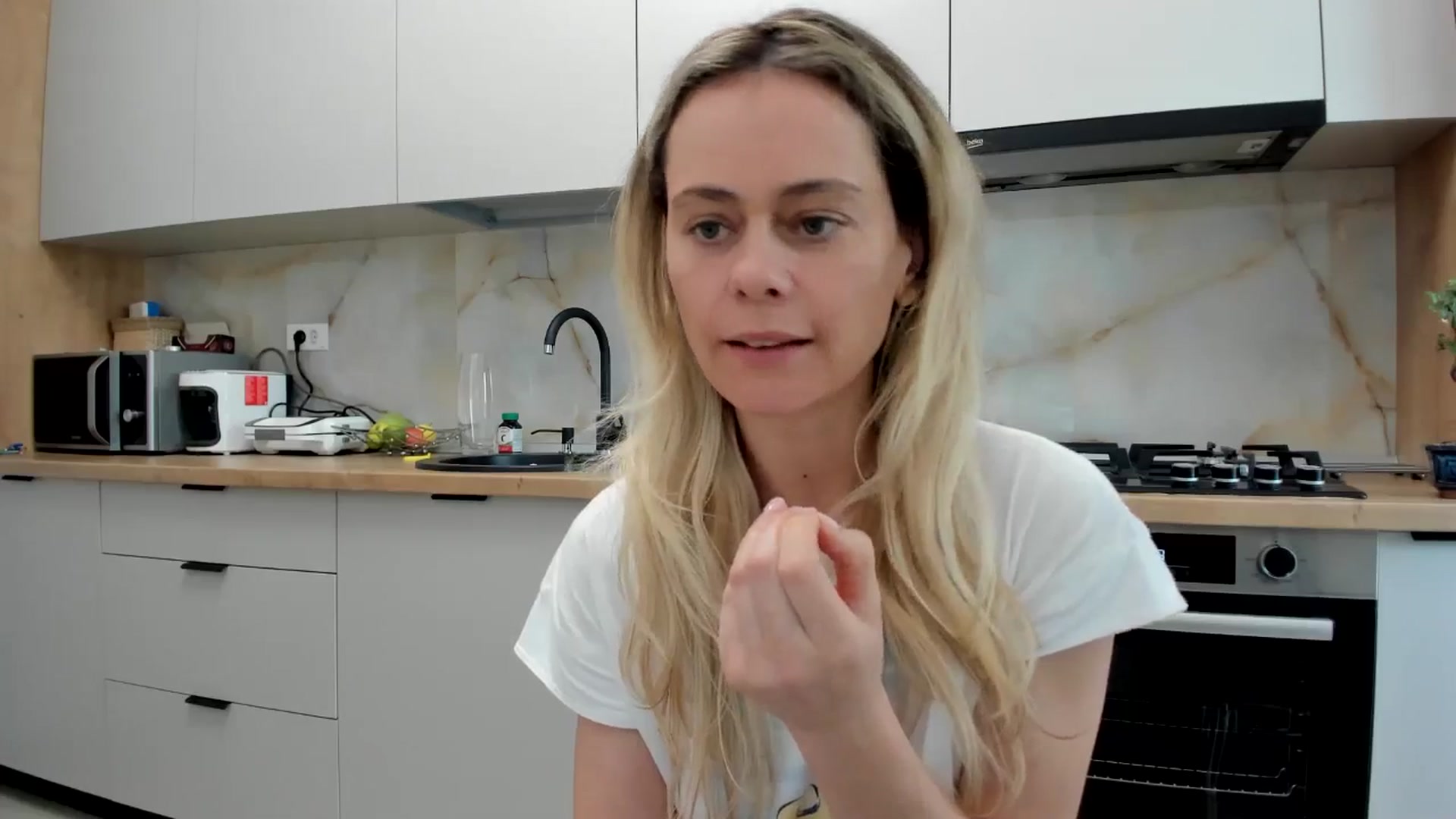 Gallery image thumbnail from DebbyPaige's myfreecams stream on, 04/27/2024, 15:28 image 10 of 20
