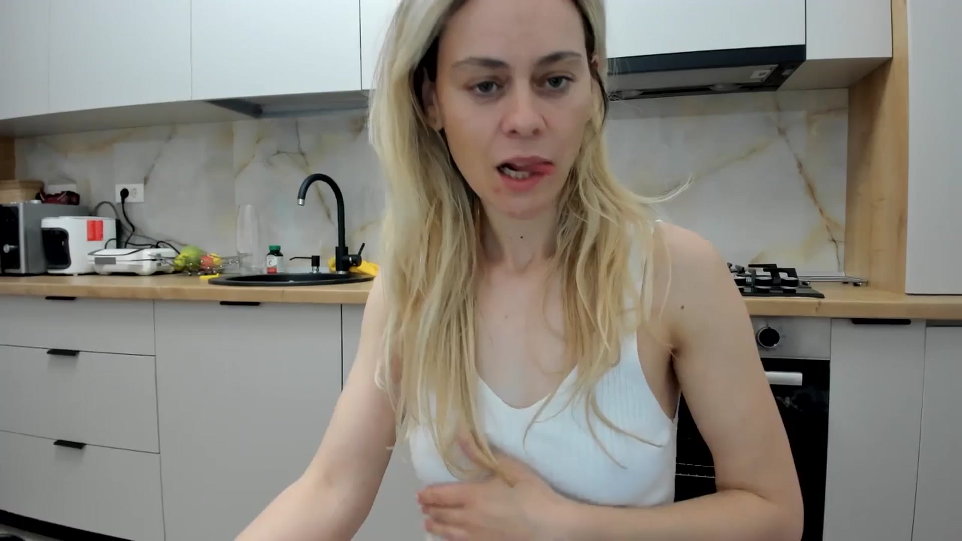 Gallery image thumbnail from DebbyPaige's myfreecams stream on, 04/28/2024, 19:07 image 6 of 20