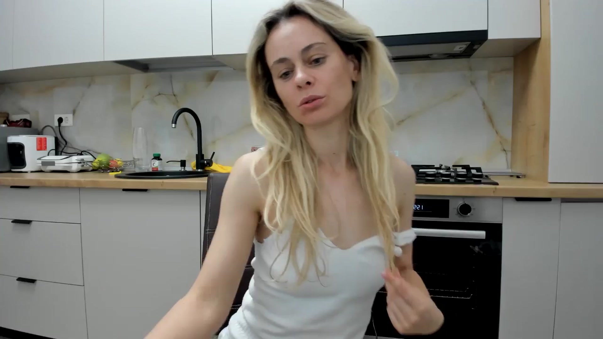 Gallery image thumbnail from DebbyPaige's myfreecams stream on, 04/28/2024, 19:58 image 4 of 20