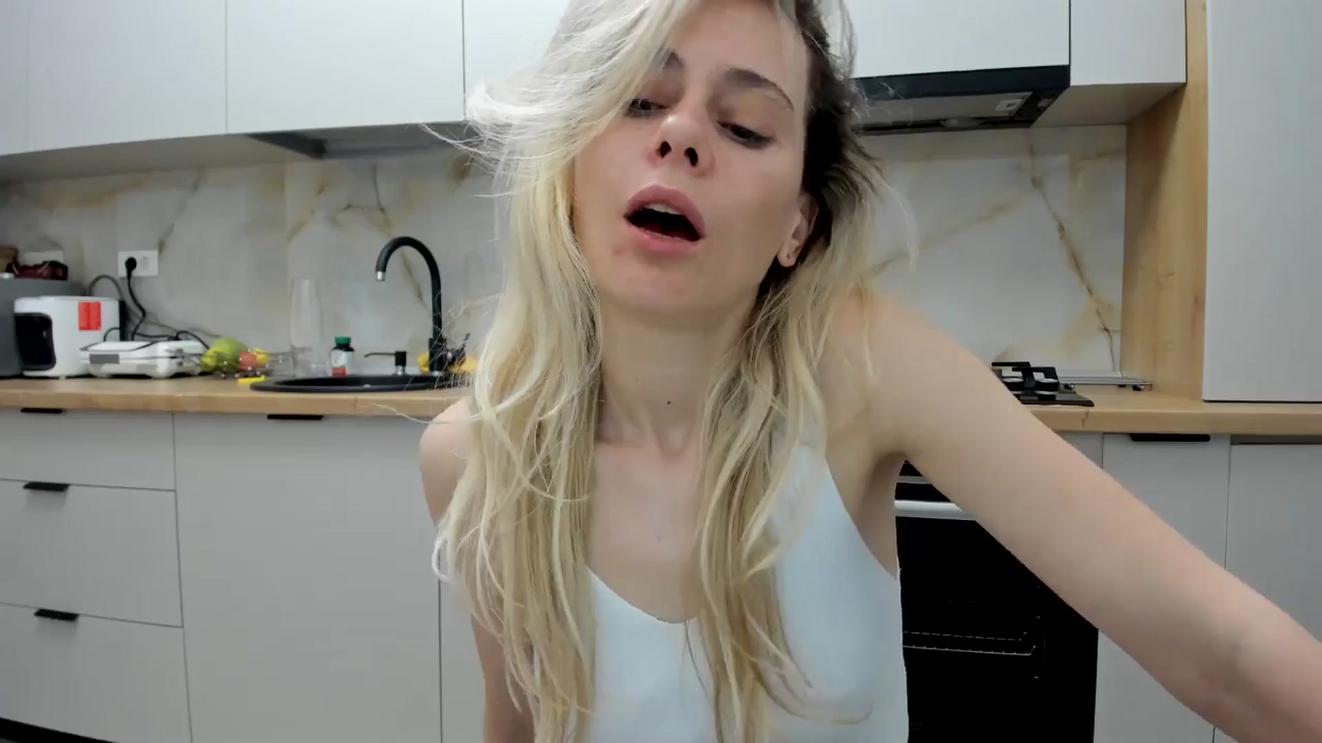 Gallery image thumbnail from DebbyPaige's myfreecams stream on, 04/28/2024, 19:58 image 10 of 20