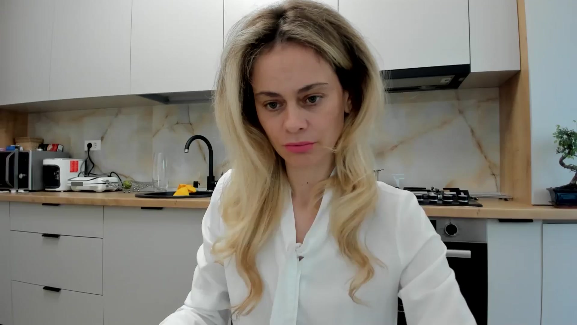 Gallery image thumbnail from DebbyPaige's myfreecams stream on, 05/01/2024, 16:43 image 6 of 20