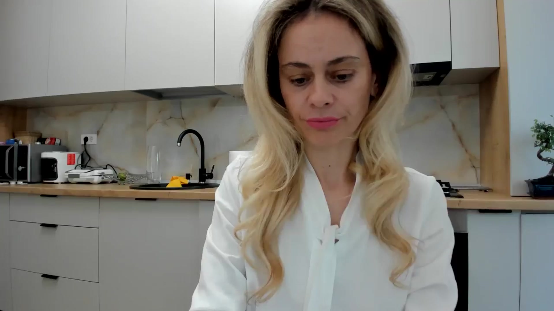 Gallery image thumbnail from DebbyPaige's myfreecams stream on, 05/01/2024, 16:43 image 8 of 20