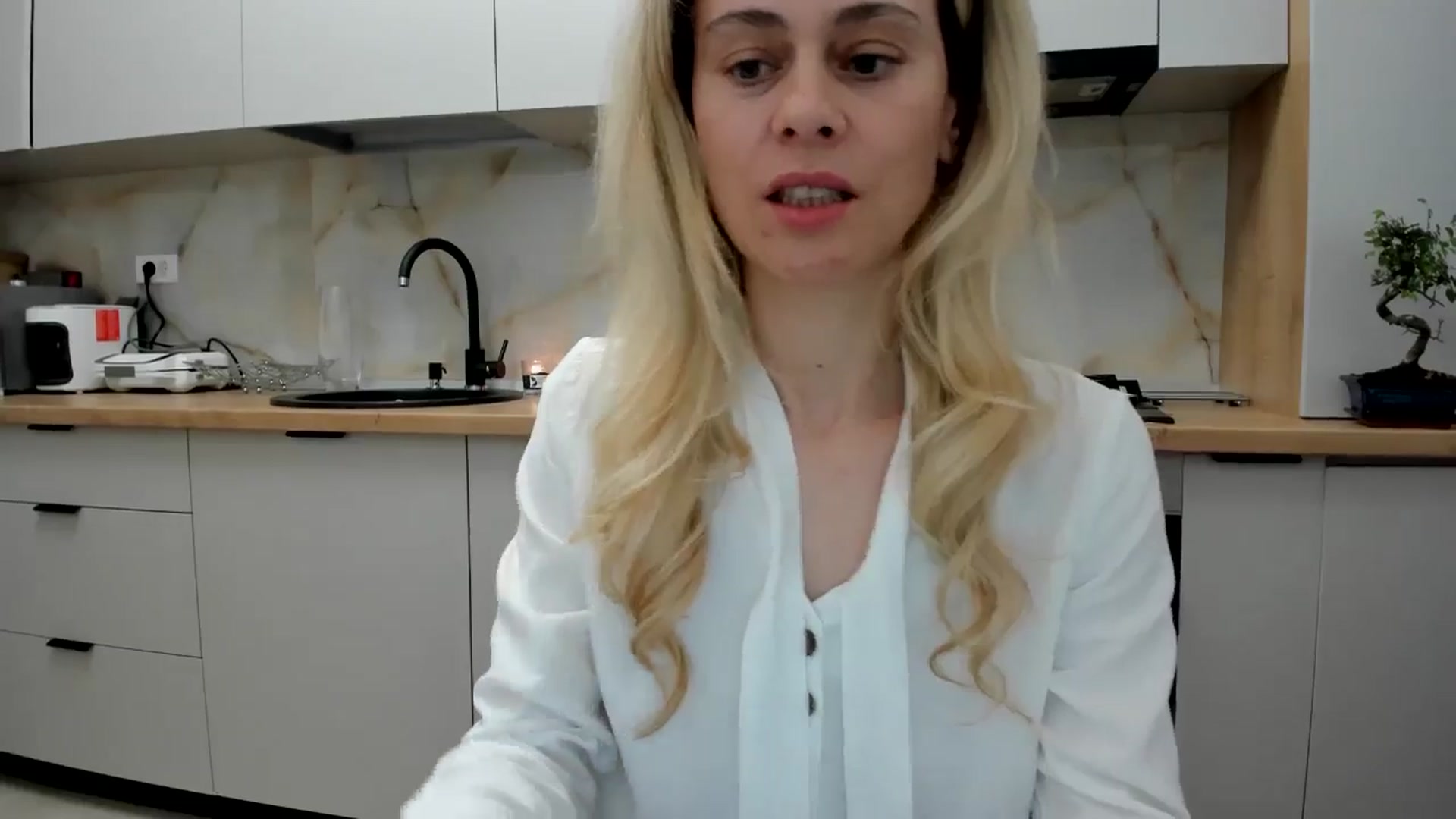 Gallery image thumbnail from DebbyPaige's myfreecams stream on, 05/01/2024, 20:20 image 11 of 20