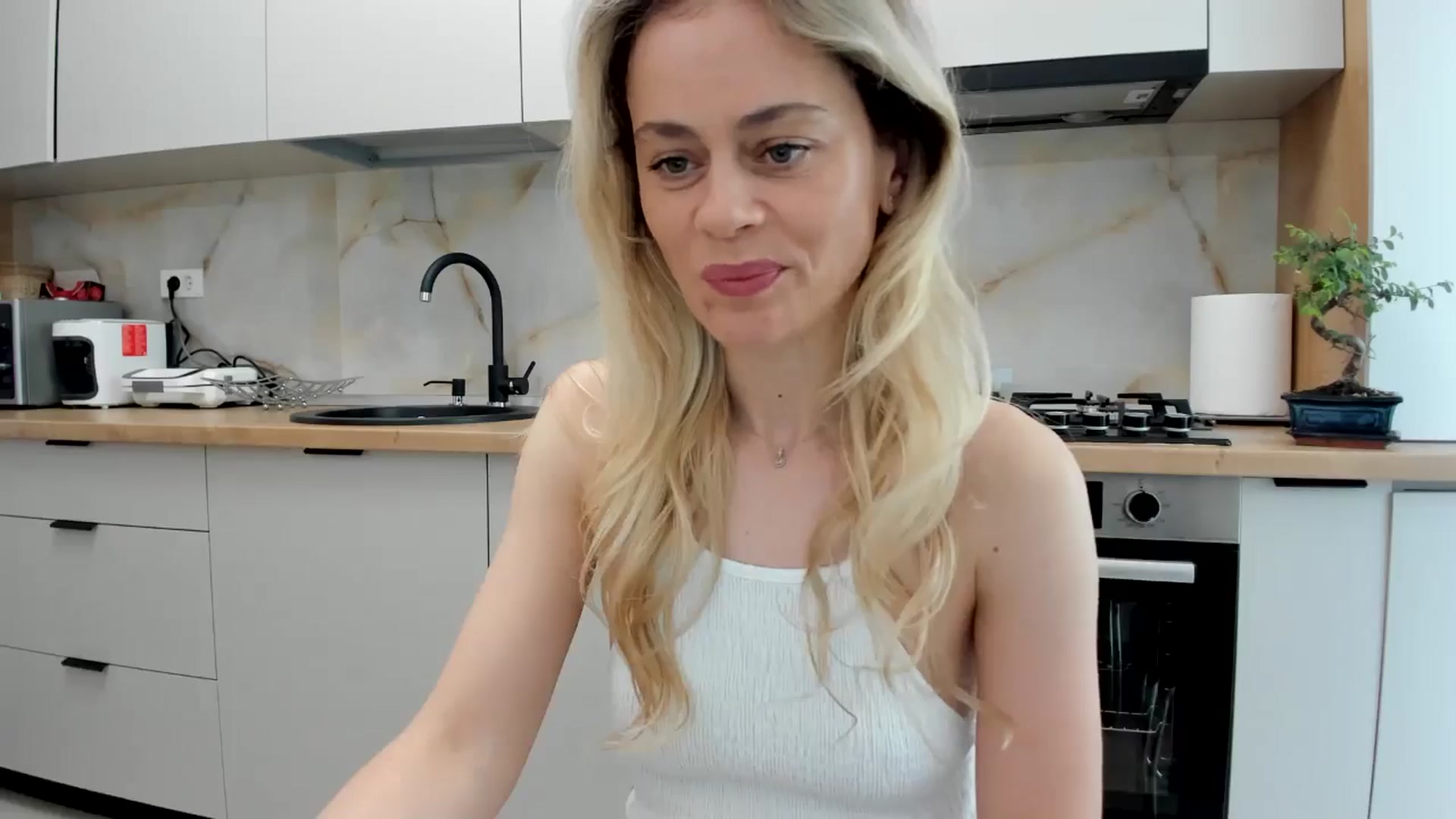 Gallery image thumbnail from DebbyPaige's myfreecams stream on, 05/02/2024, 12:20 image 17 of 20