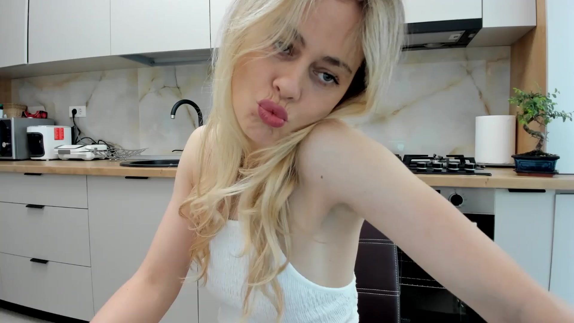 Gallery image thumbnail from DebbyPaige's myfreecams stream on, 05/02/2024, 12:20 image 14 of 20