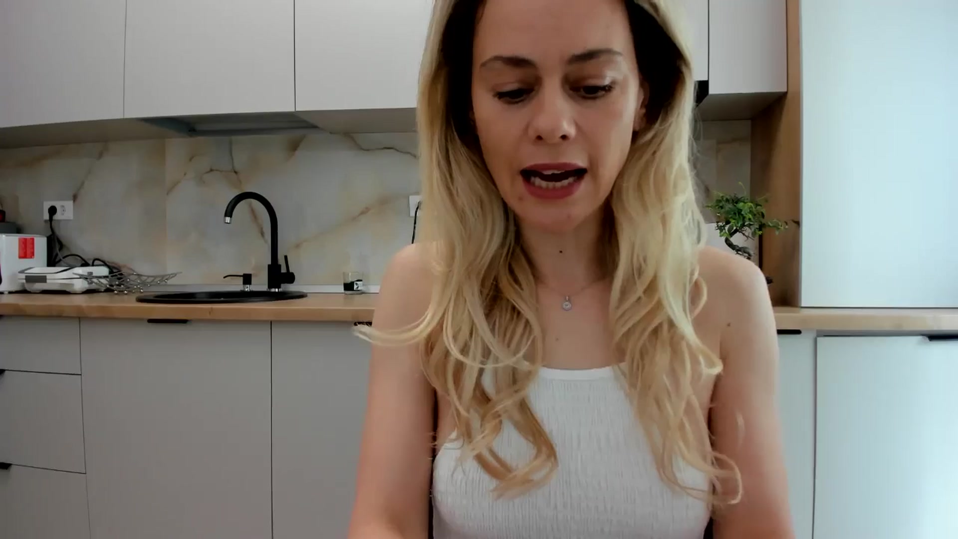 Gallery image thumbnail from DebbyPaige's myfreecams stream on, 05/02/2024, 12:20 image 2 of 20