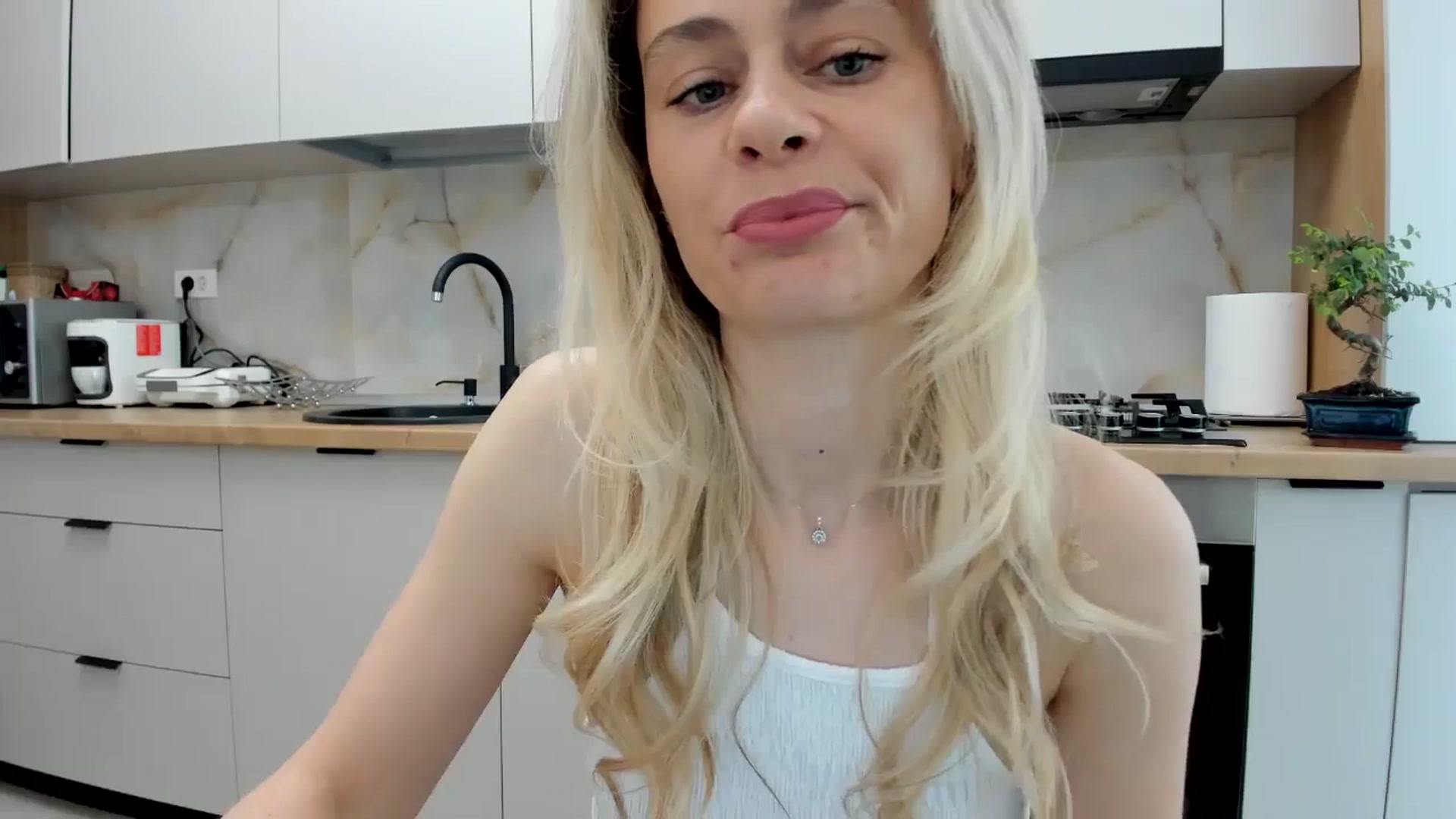 Gallery image thumbnail from DebbyPaige's myfreecams stream on, 05/02/2024, 12:20 image 12 of 20