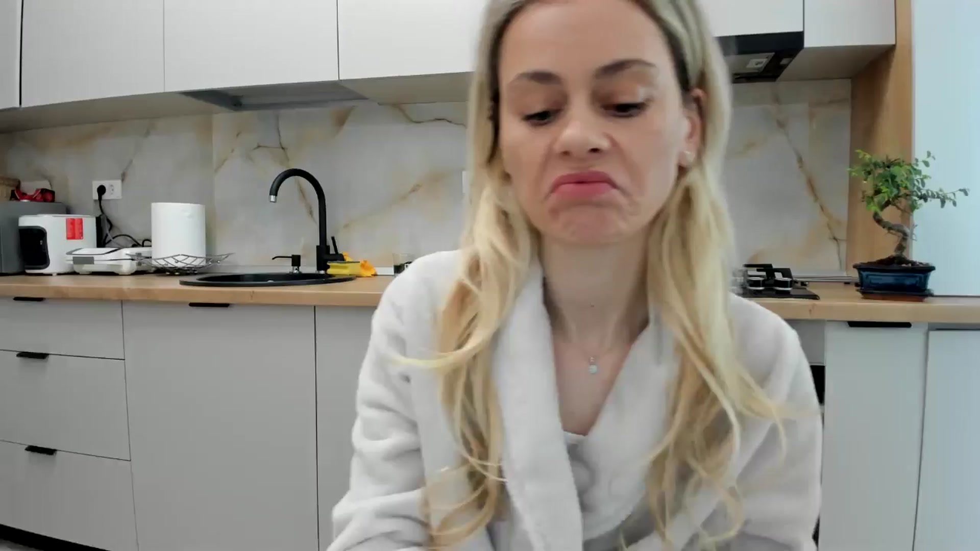 Gallery image thumbnail from DebbyPaige's myfreecams stream on, 05/02/2024, 12:50 image 1 of 20
