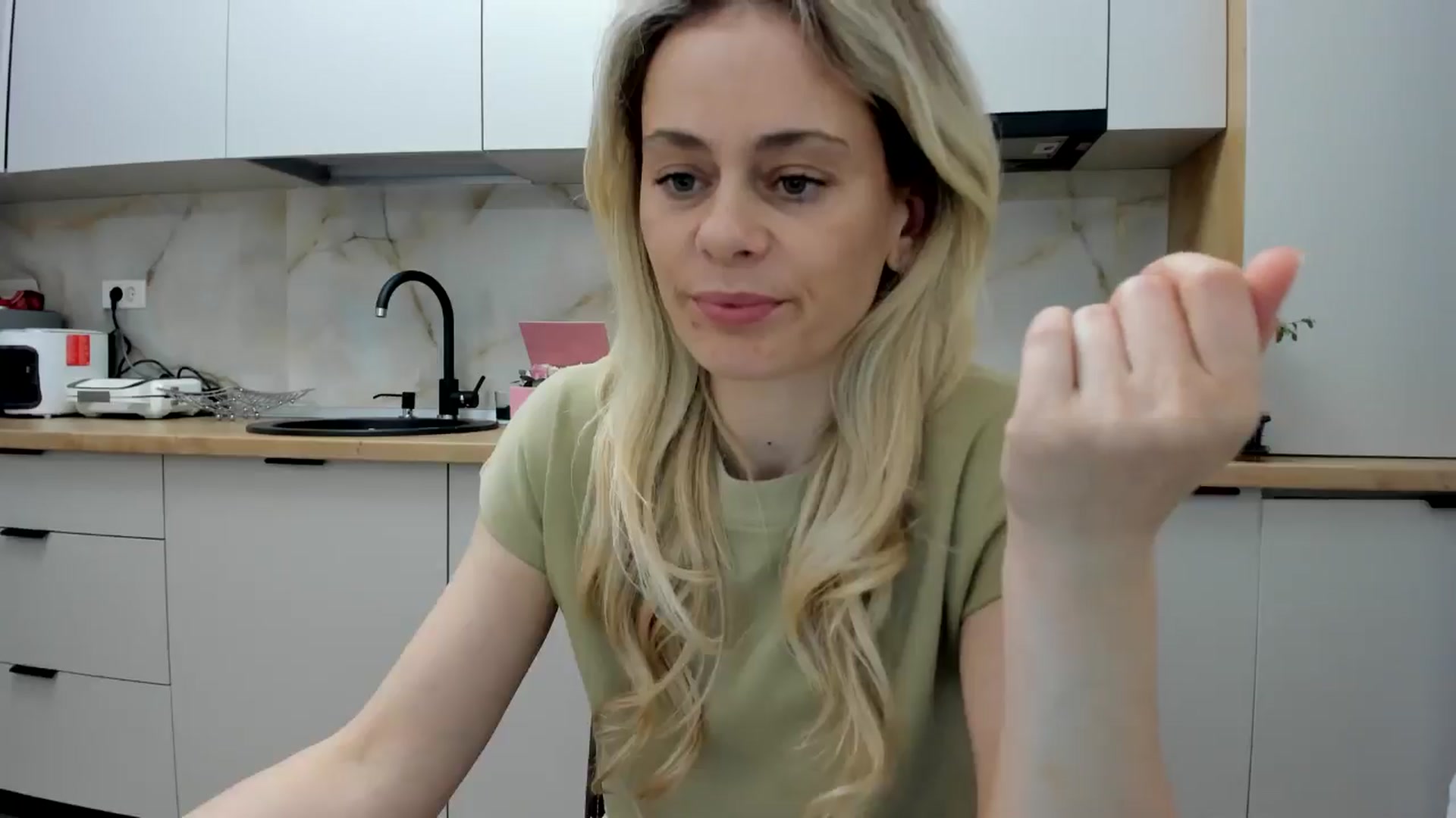 Gallery image thumbnail from DebbyPaige's myfreecams stream on, 05/02/2024, 18:41 image 9 of 20