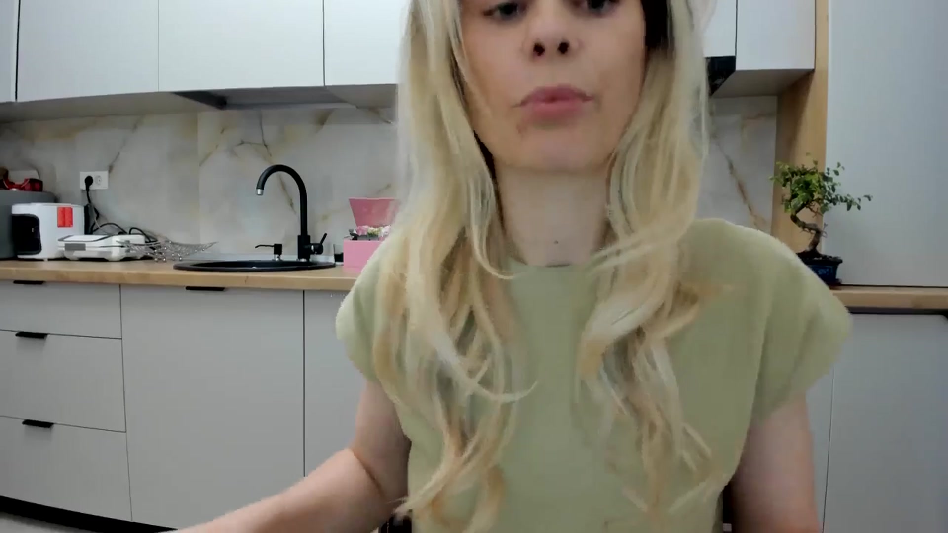 Gallery image thumbnail from DebbyPaige's myfreecams stream on, 05/02/2024, 18:41 image 12 of 20