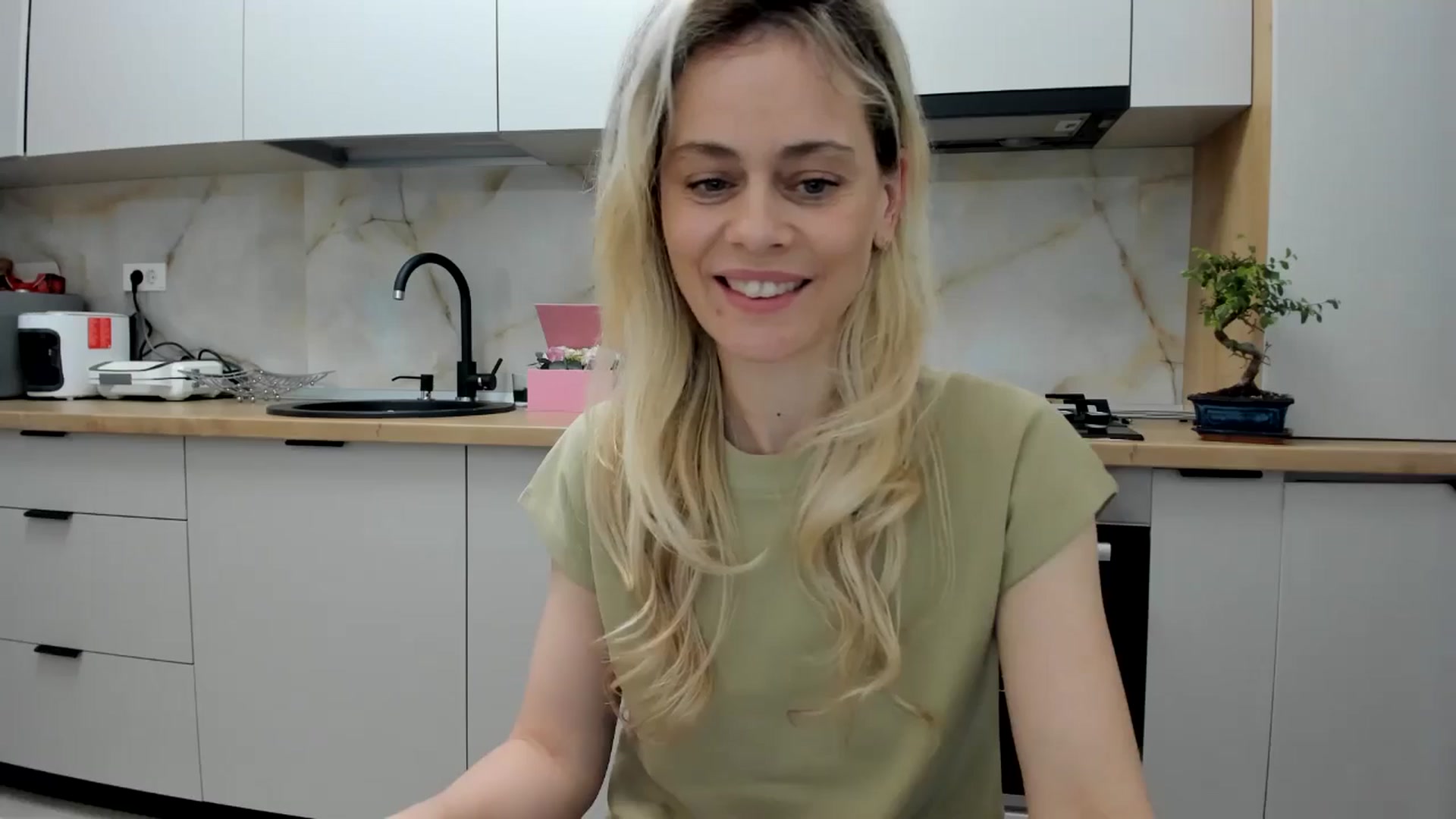 Gallery image thumbnail from DebbyPaige's myfreecams stream on, 05/02/2024, 18:41 image 15 of 20