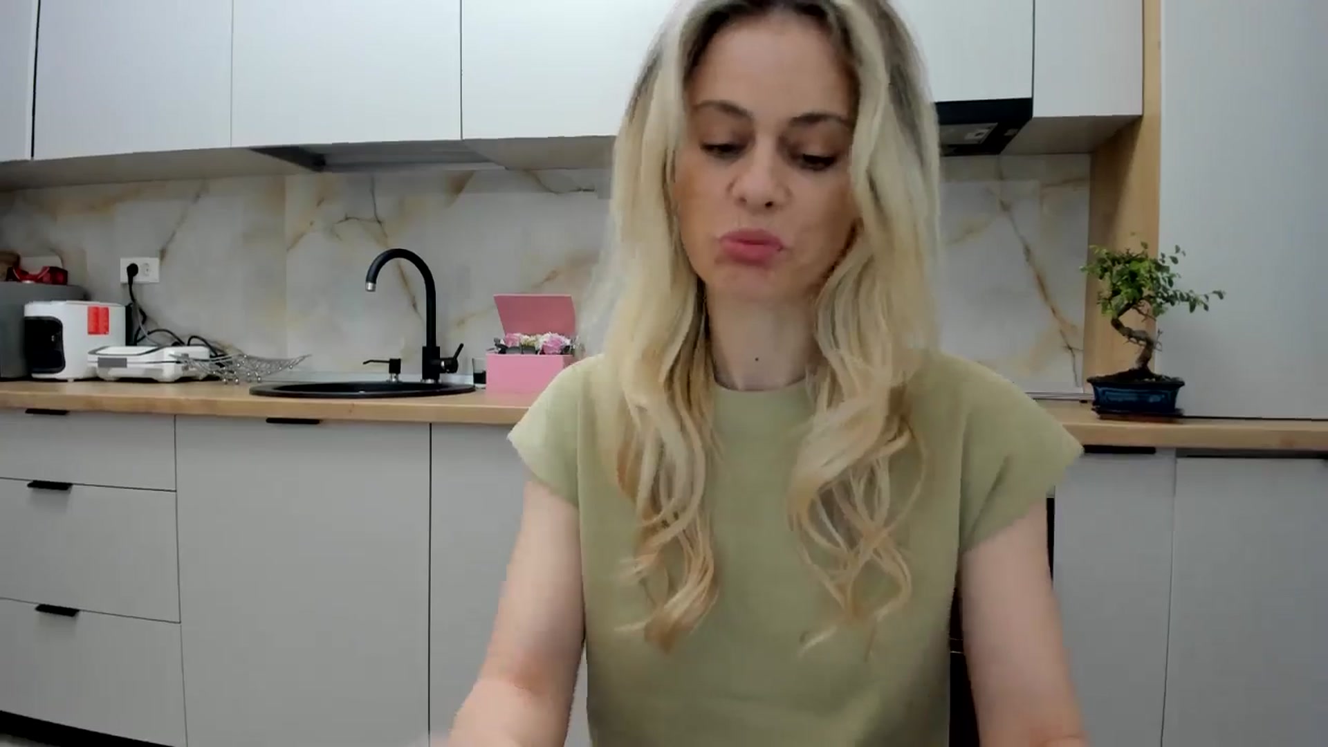 Gallery image thumbnail from DebbyPaige's myfreecams stream on, 05/02/2024, 18:41 image 6 of 20