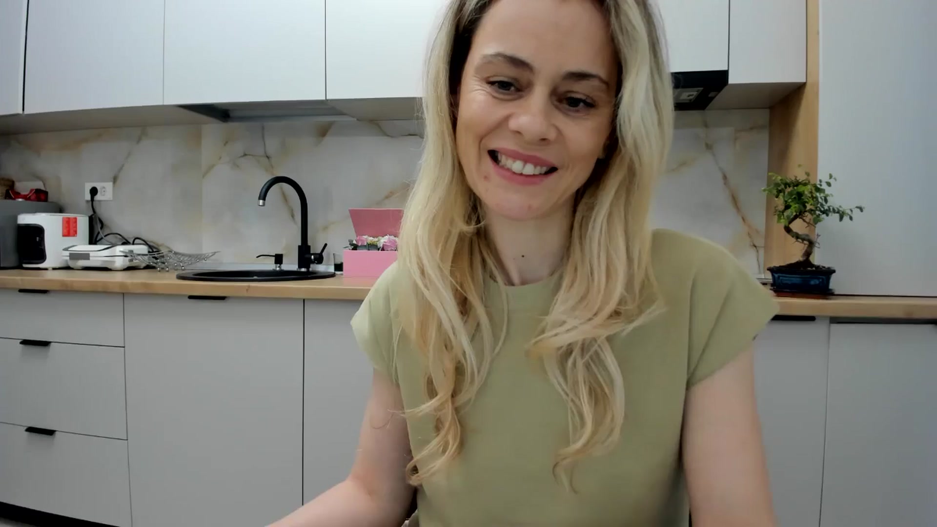 Gallery image thumbnail from DebbyPaige's myfreecams stream on, 05/02/2024, 18:41 image 3 of 20