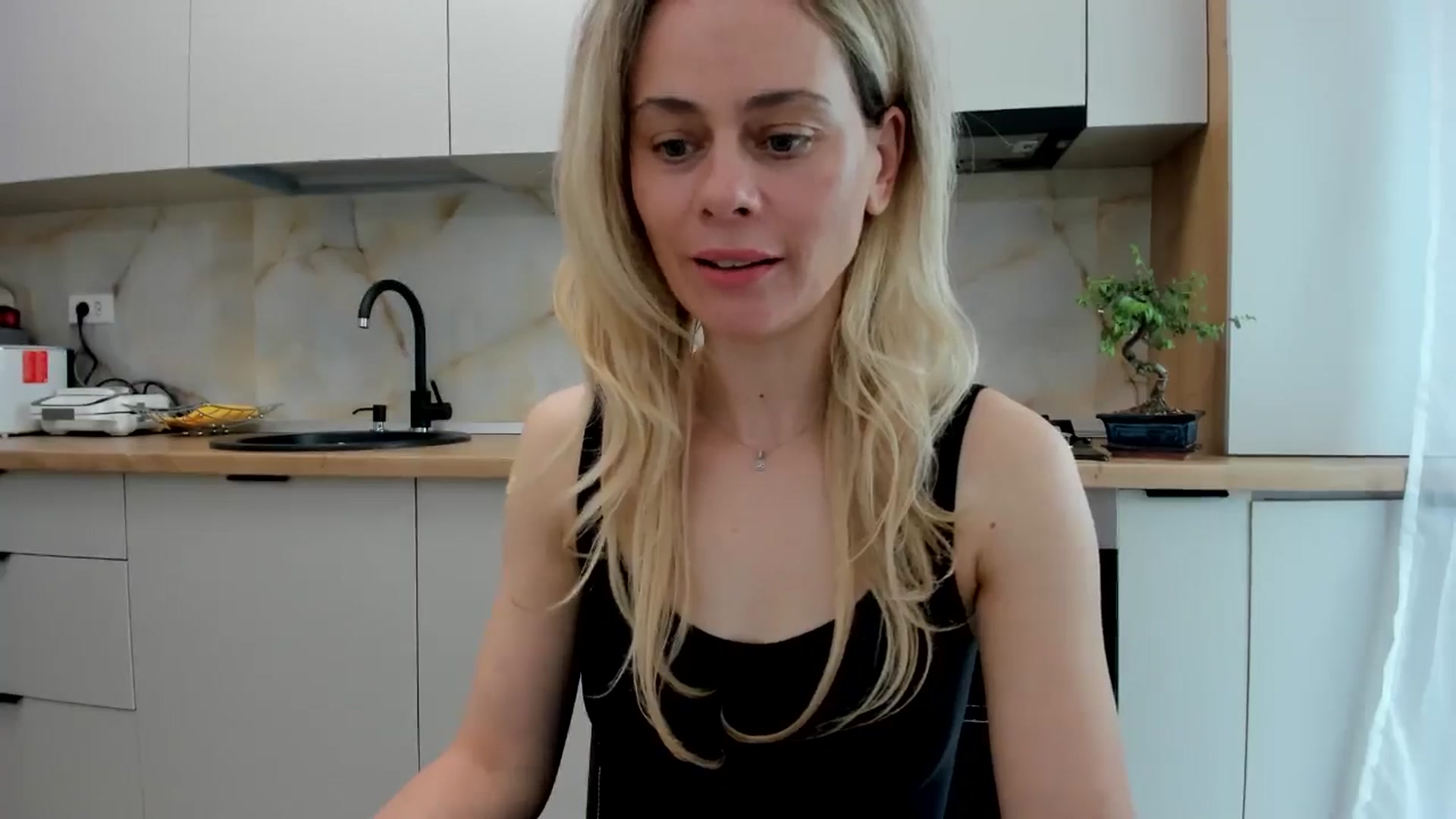 Gallery image thumbnail from DebbyPaige's myfreecams stream on, 05/07/2024, 14:18 image 2 of 20