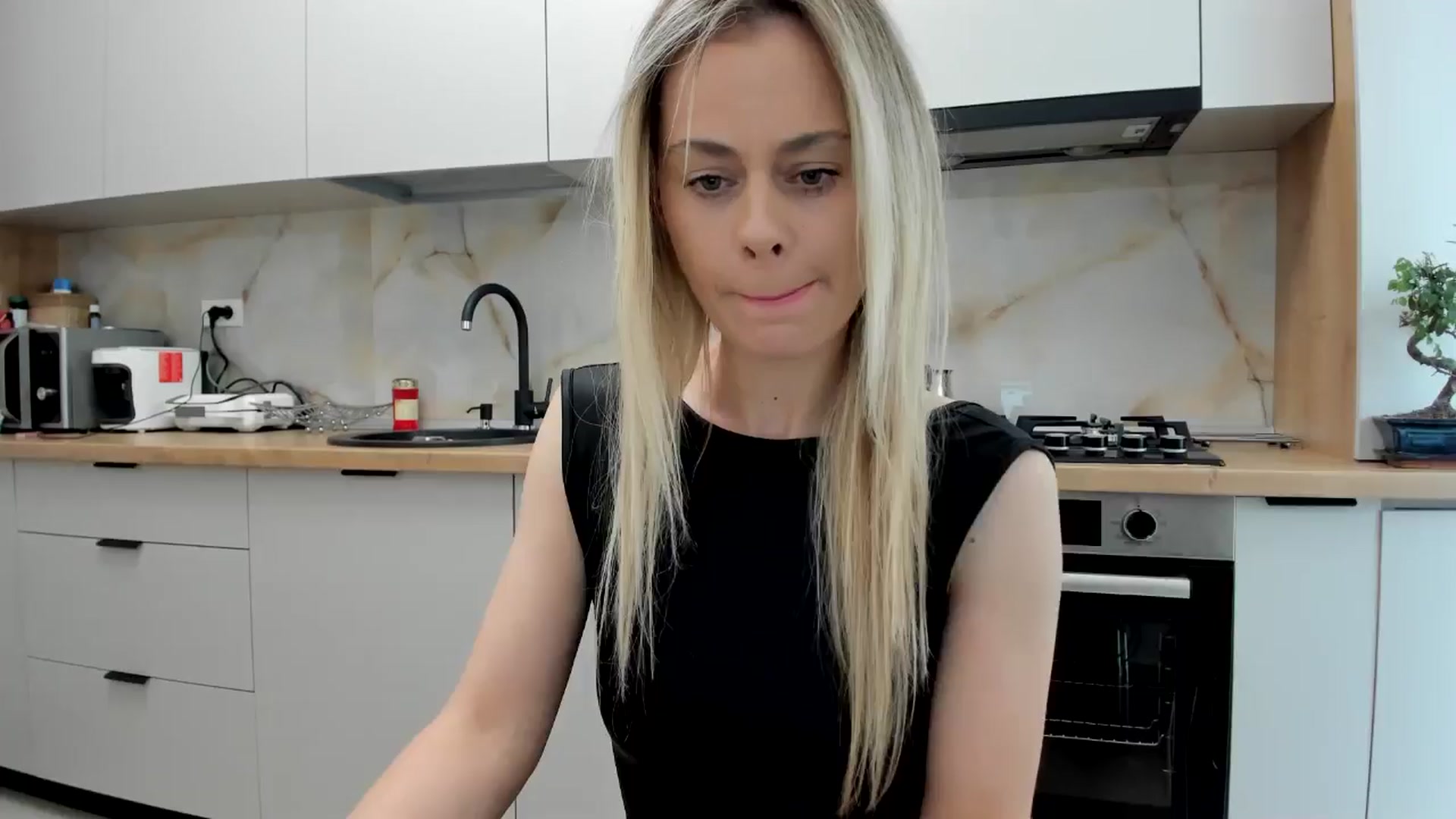 Gallery image thumbnail from DebbyPaige's myfreecams stream on, 05/09/2024, 10:42 image 9 of 20
