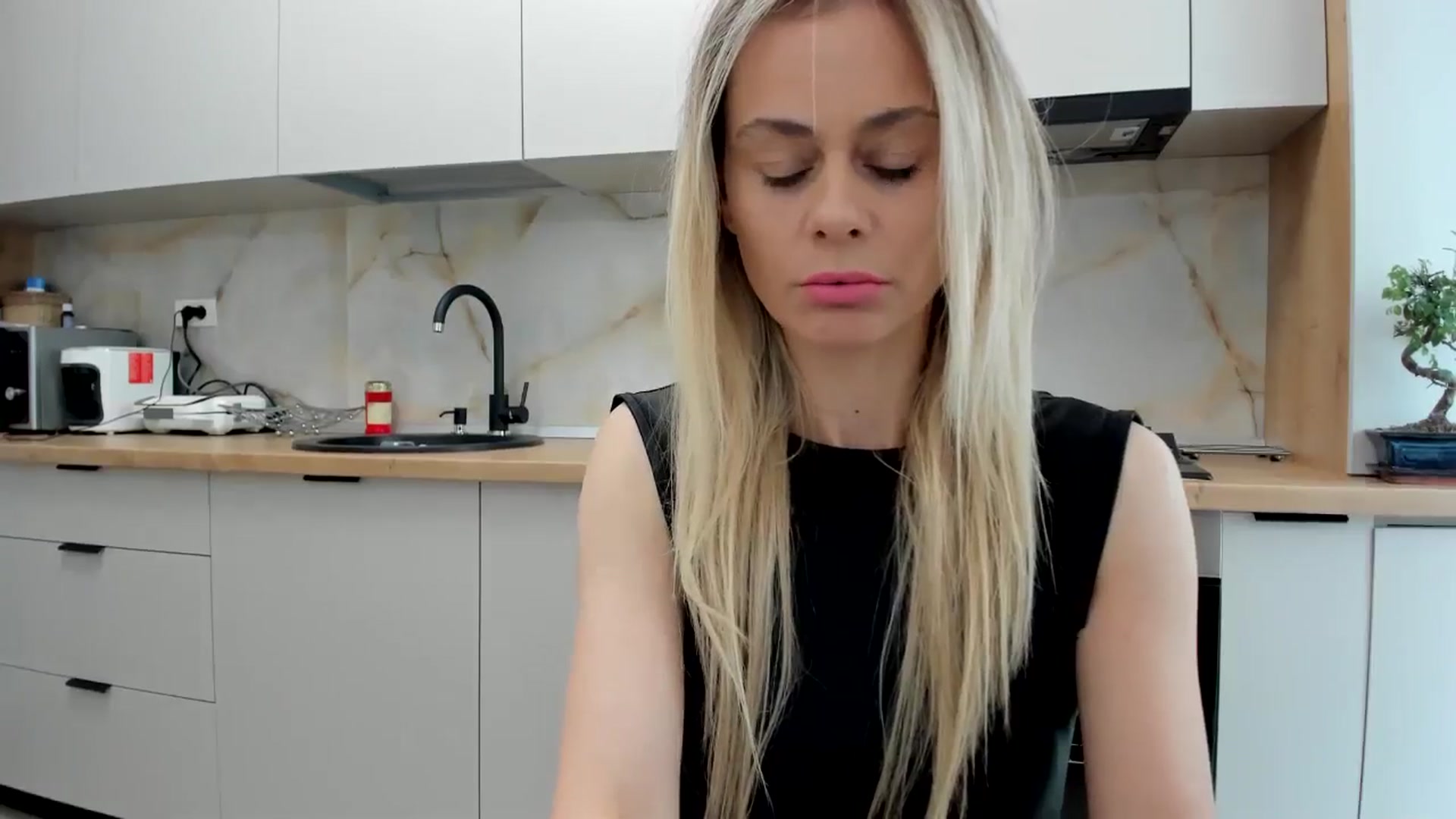 Gallery image thumbnail from DebbyPaige's myfreecams stream on, 05/09/2024, 12:38 image 2 of 20