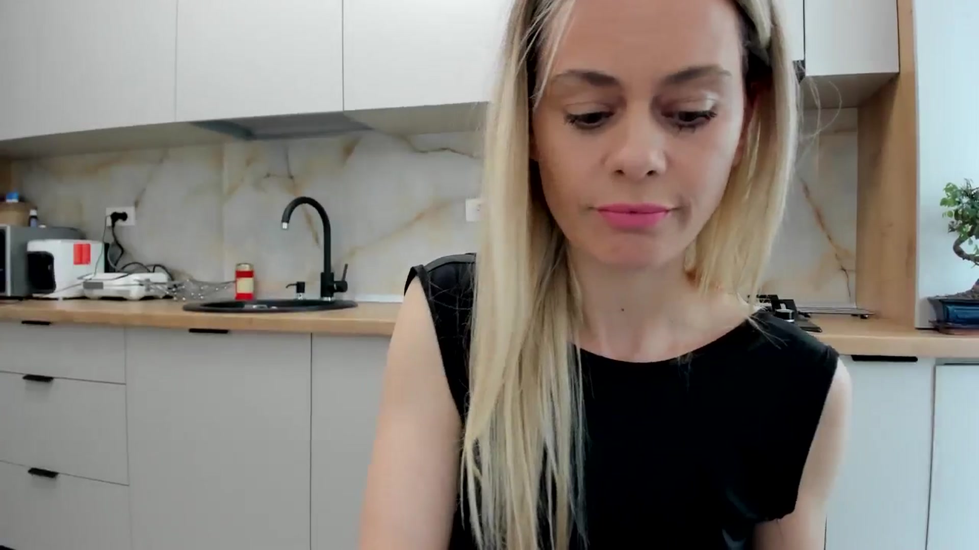 Gallery image thumbnail from DebbyPaige's myfreecams stream on, 05/09/2024, 12:38 image 4 of 20