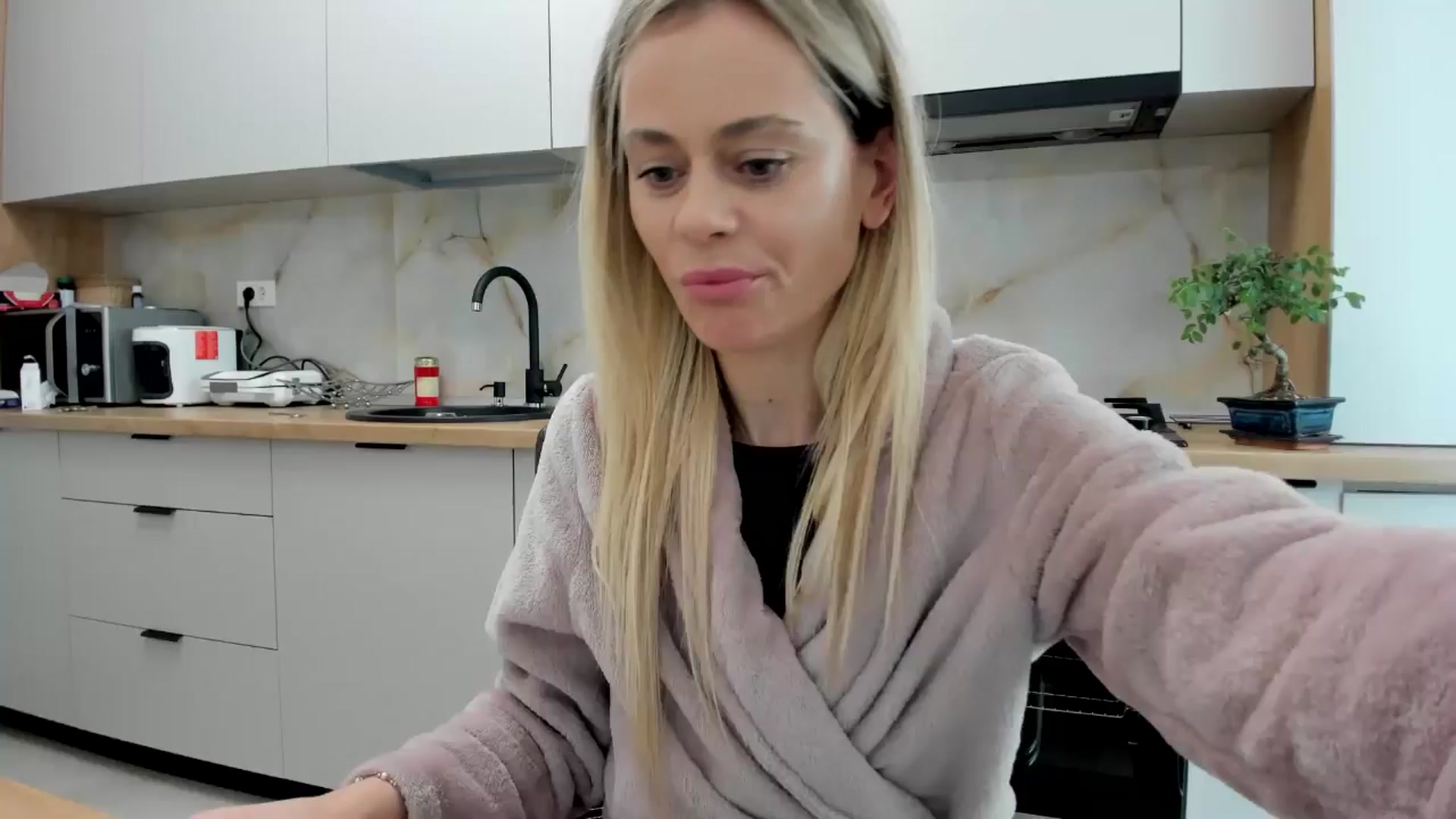 Gallery image thumbnail from DebbyPaige's myfreecams stream on, 05/09/2024, 12:52 image 3 of 20