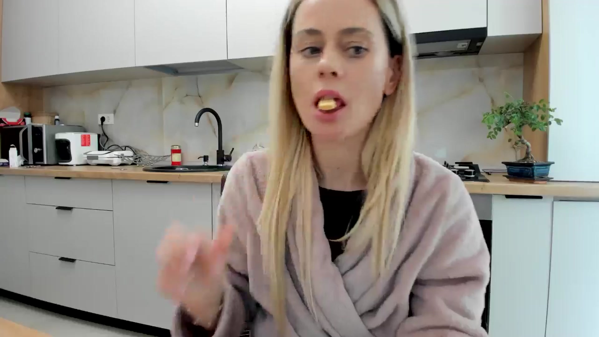 Gallery image thumbnail from DebbyPaige's myfreecams stream on, 05/09/2024, 12:52 image 2 of 20